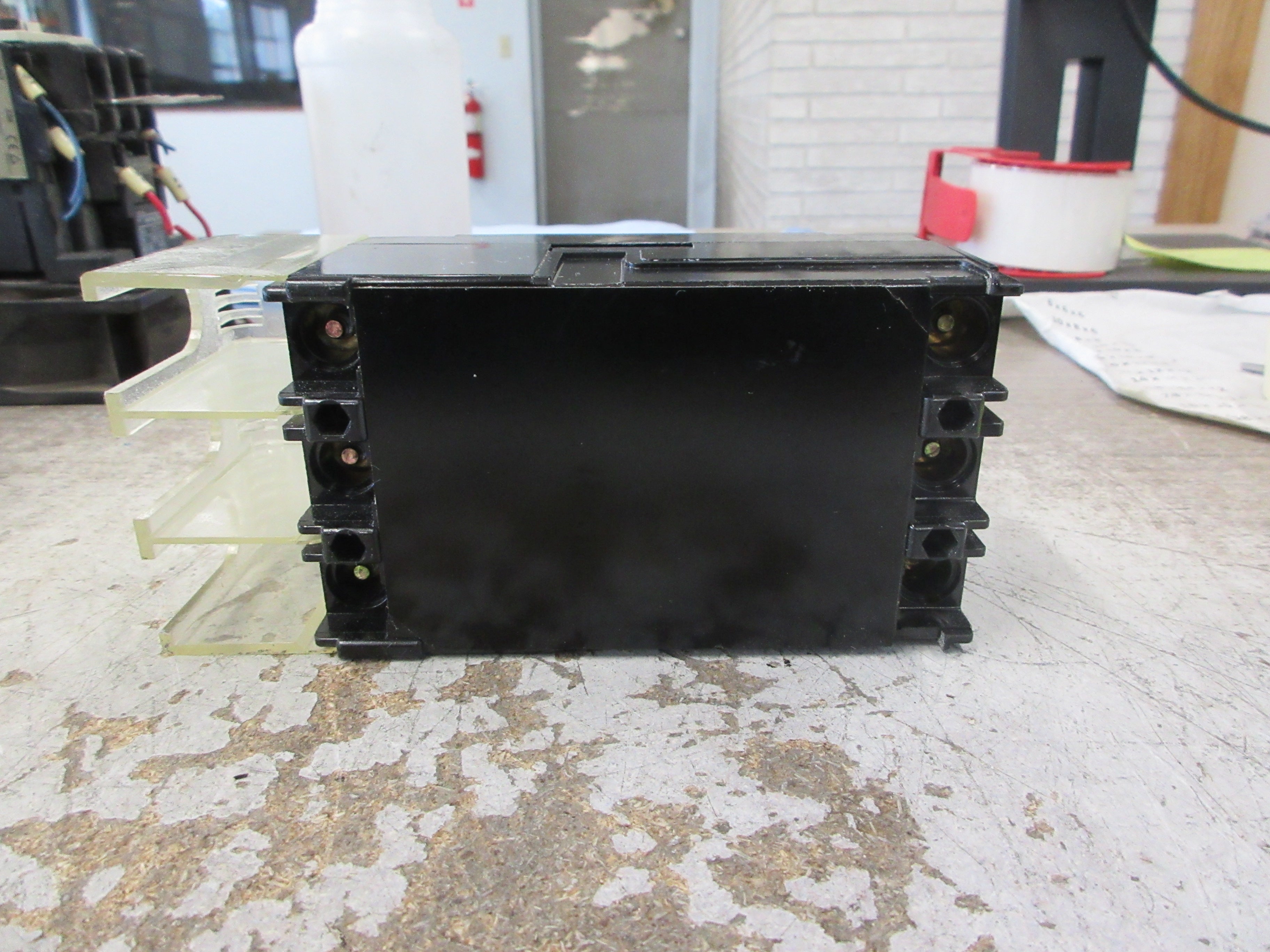 Fuji Electric Circuit Breaker SA33B 20A 460V 3P (1) Terminal Cover Used