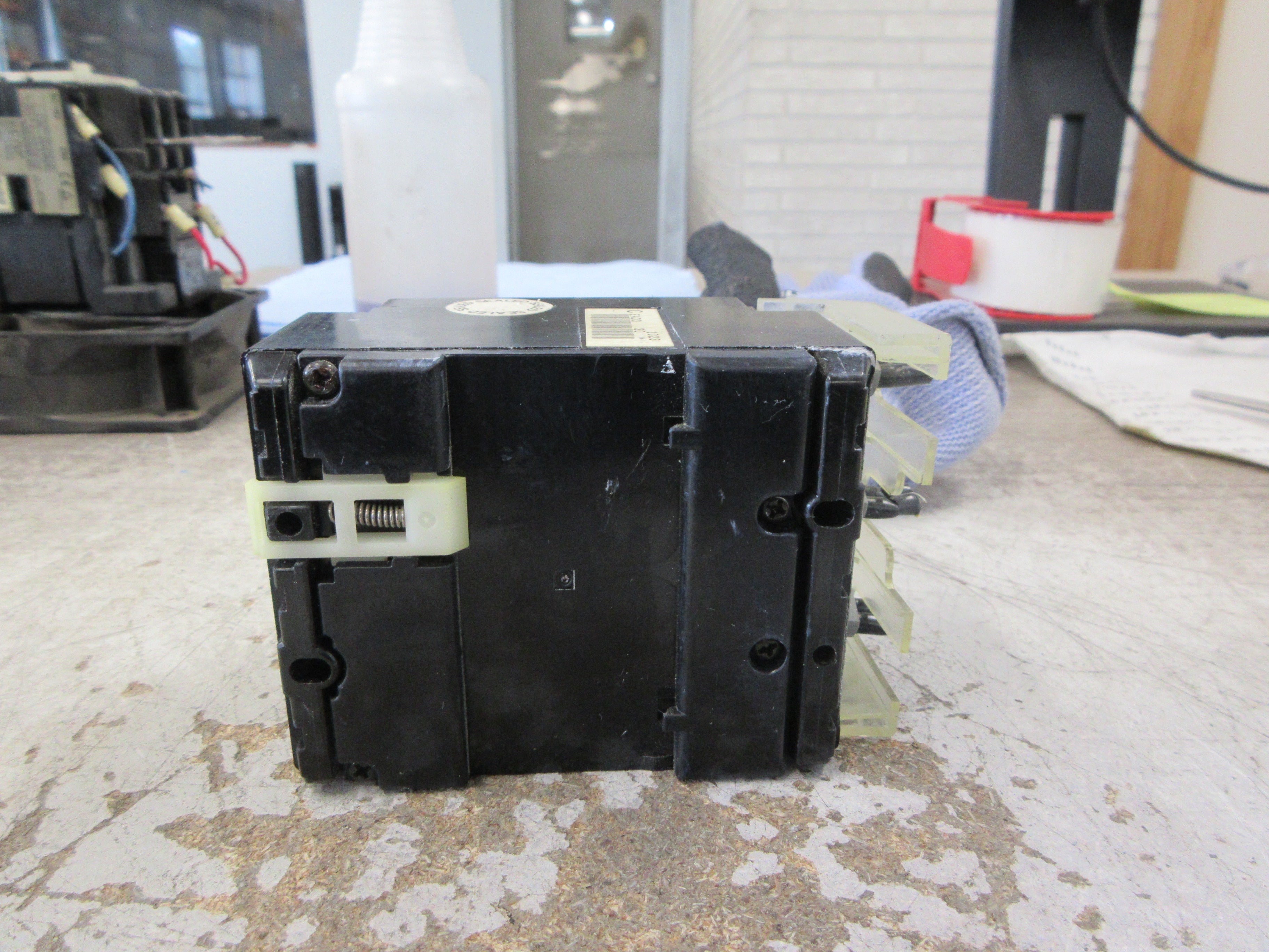 Fuji Electric Circuit Breaker EA33 30A 460V 3P (1) Terminal Cover Used
