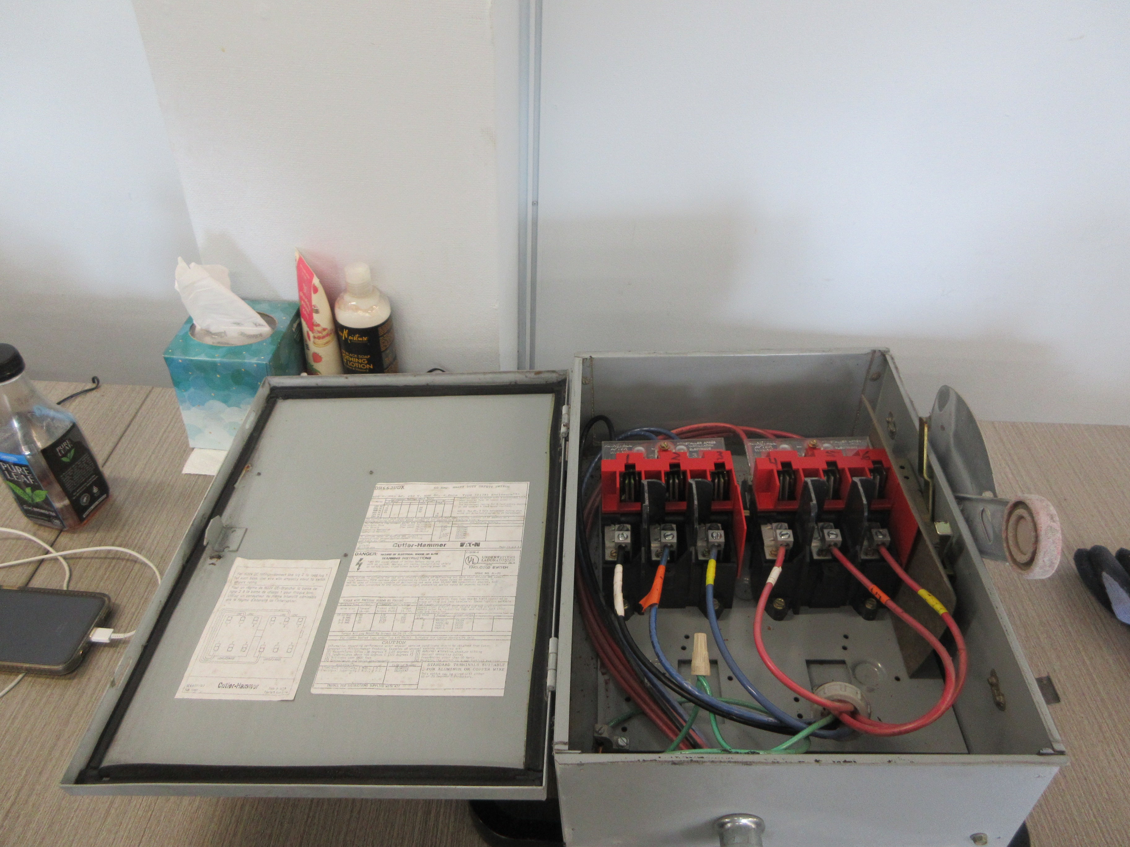 Eaton Cutler-Hammer 3R Non-Fusible Safety Switch/Disconnect DH662UDK 60A Used