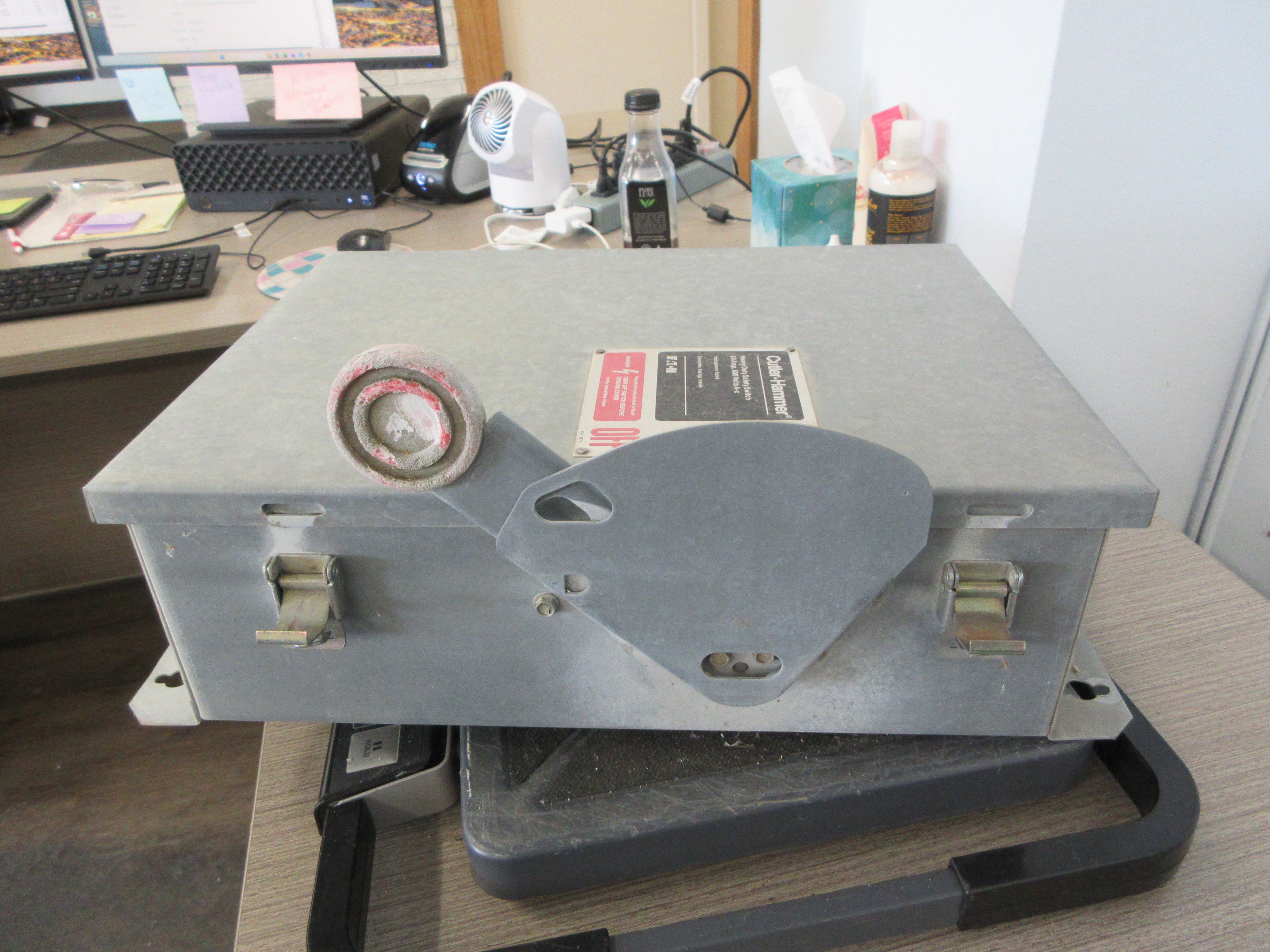 Eaton Cutler-Hammer 3R Non-Fusible Safety Switch/Disconnect DH662UDK 60A Used