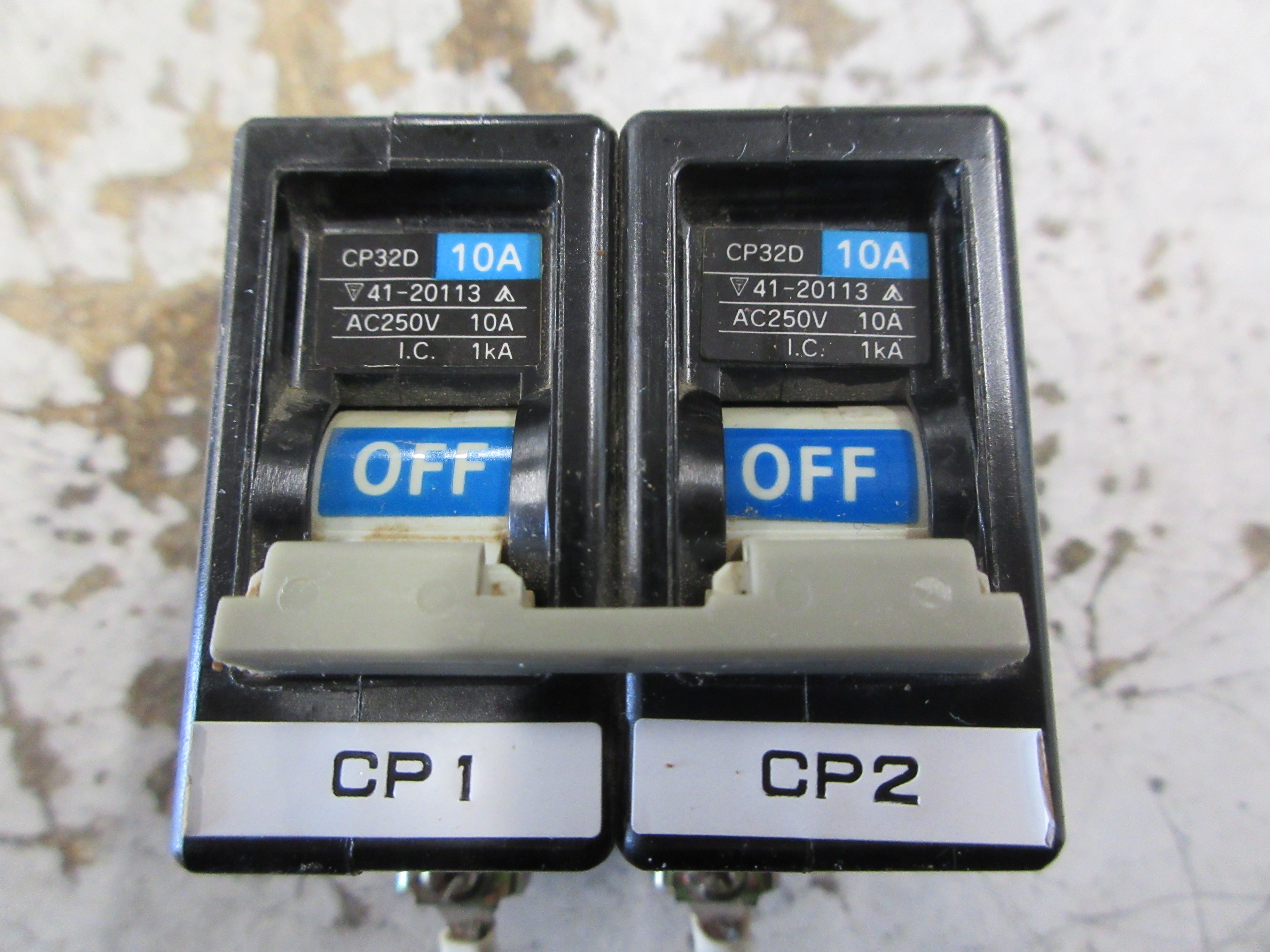 Fuji Electric Circuit Breaker CP32D-10A 250V 10A 2P Used