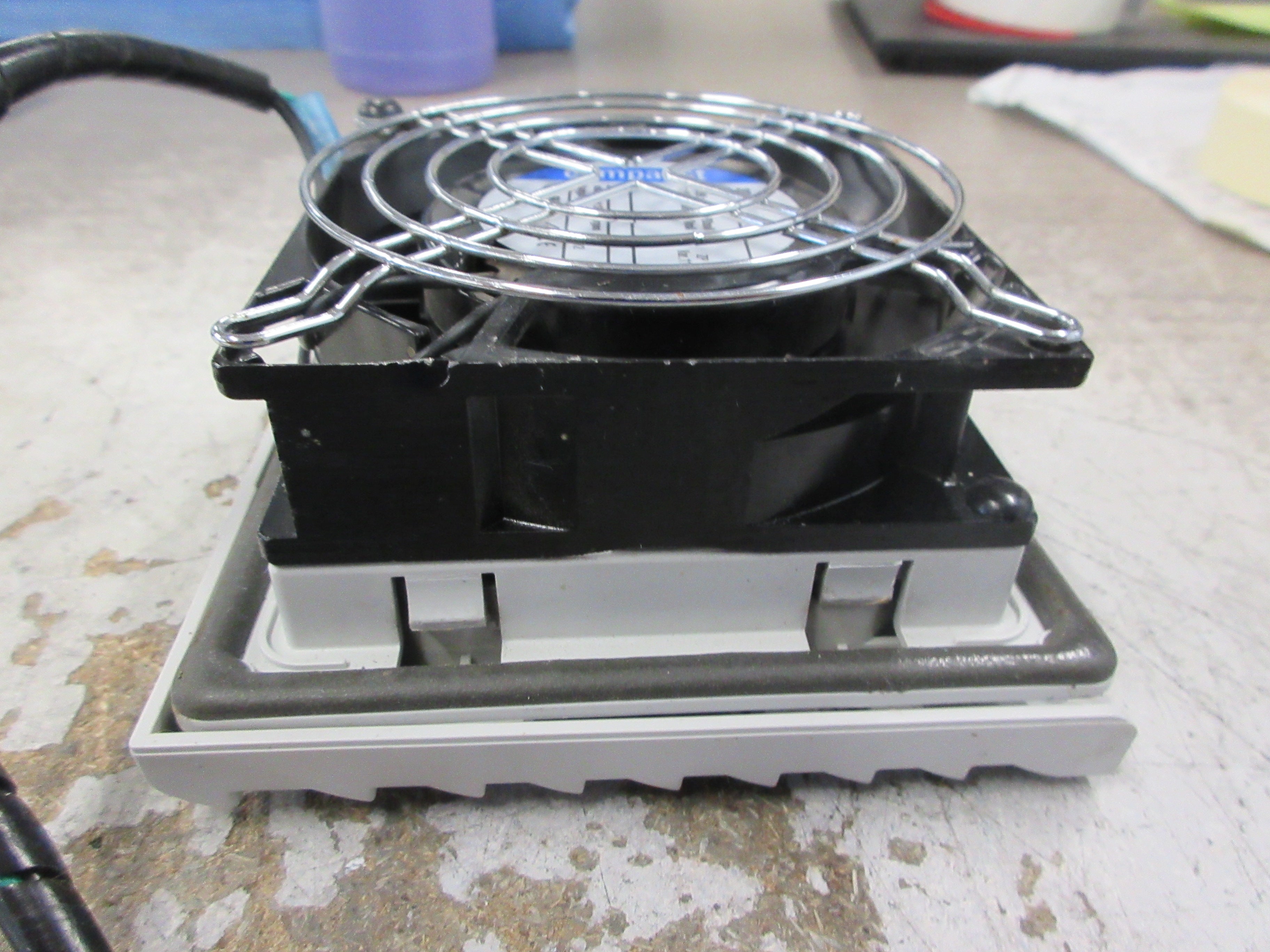 ebmpapst Axial Fan 3900 115V 60Hz 100mA 0.9W *Missing (2) Clips* Used