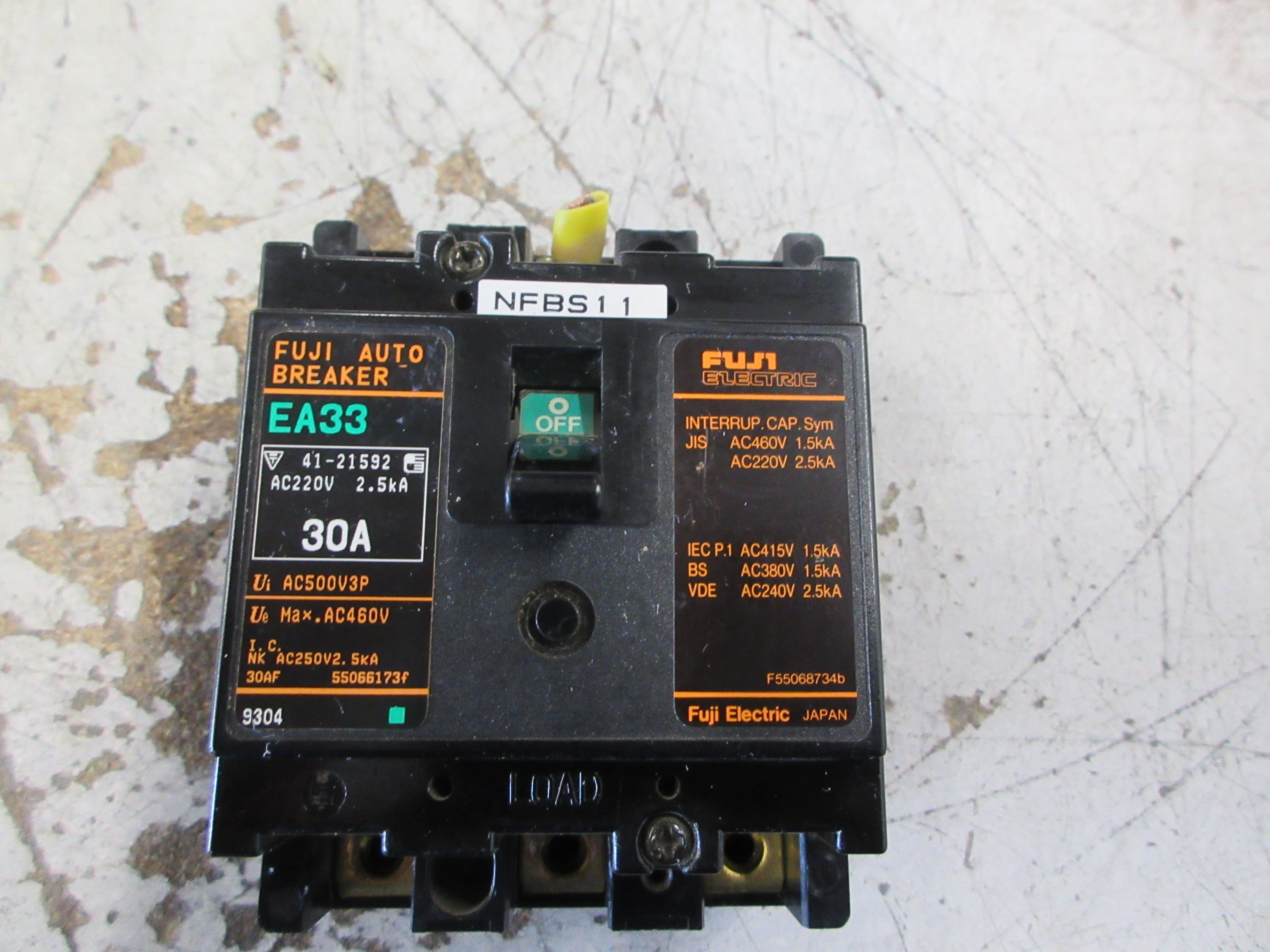 Fuji Electric Circuit Breaker EA33 30A 460V 3P *Has (1) Terminal Screw* Used