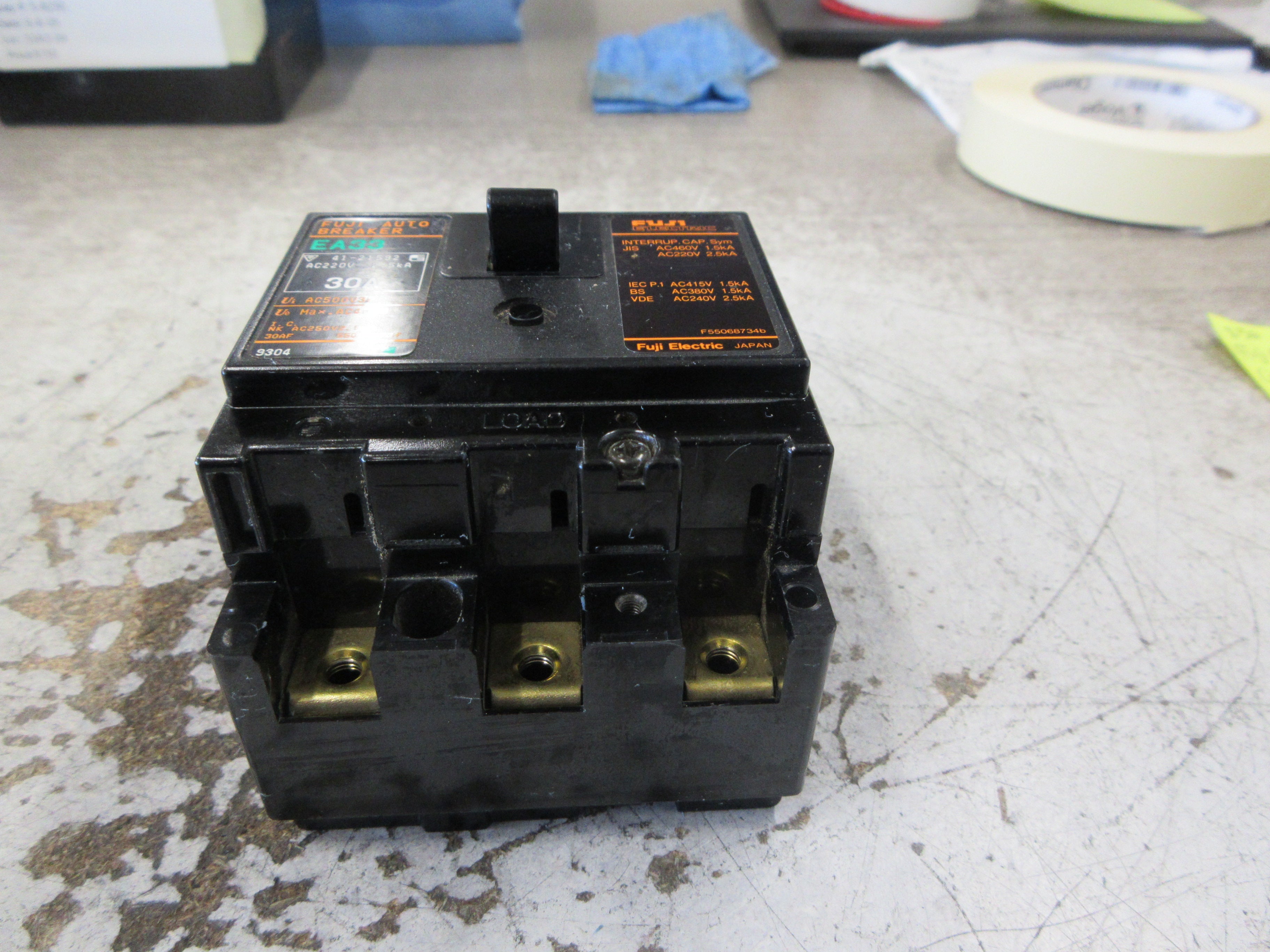 Fuji Electric Circuit Breaker EA33 30A 460V 3P *Has (1) Terminal Screw* Used