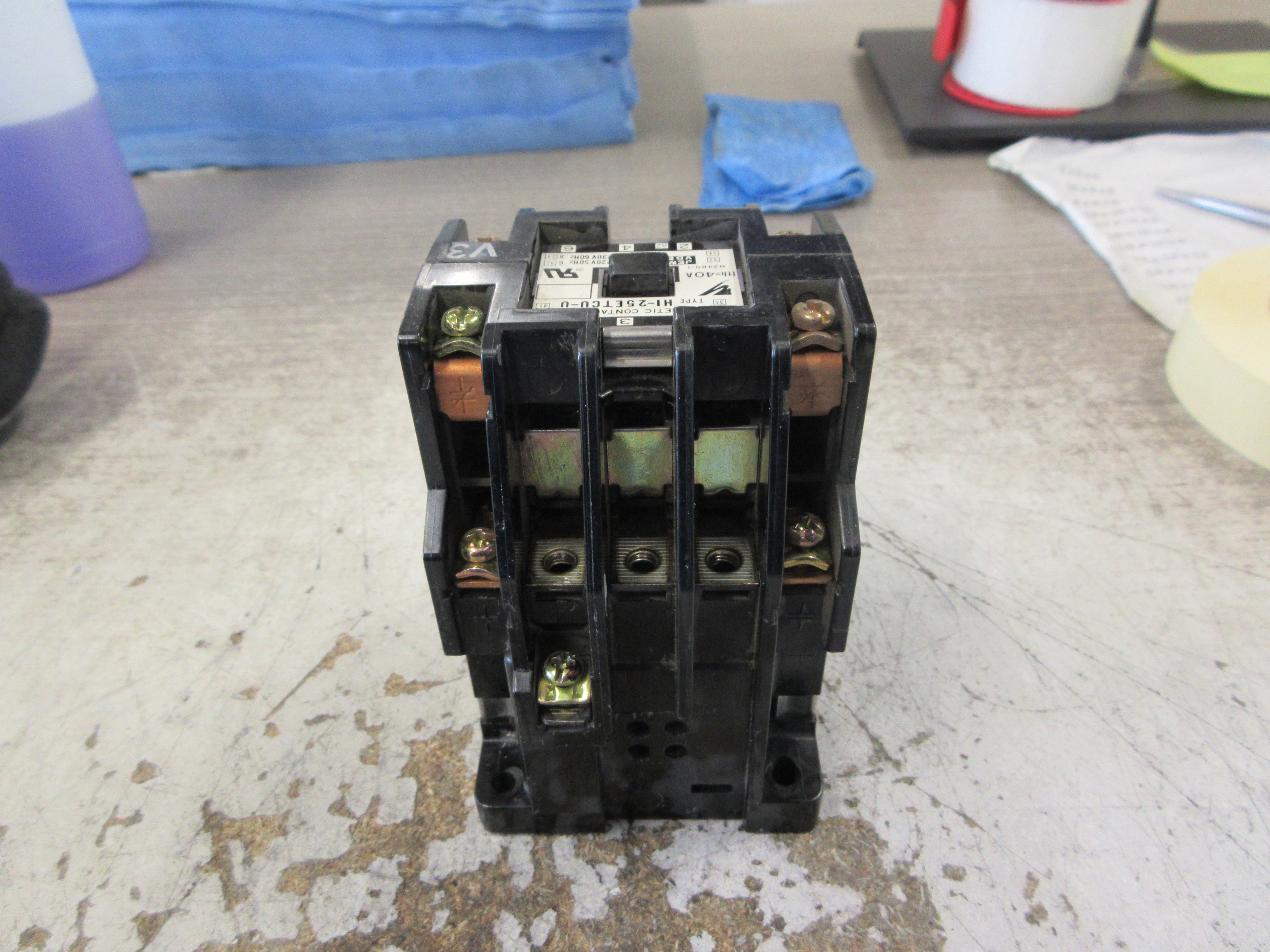 Yaskawa Contactor HI-25ETCU-U 200-230V Coil 40A *Missing (6) Terminal Screws*