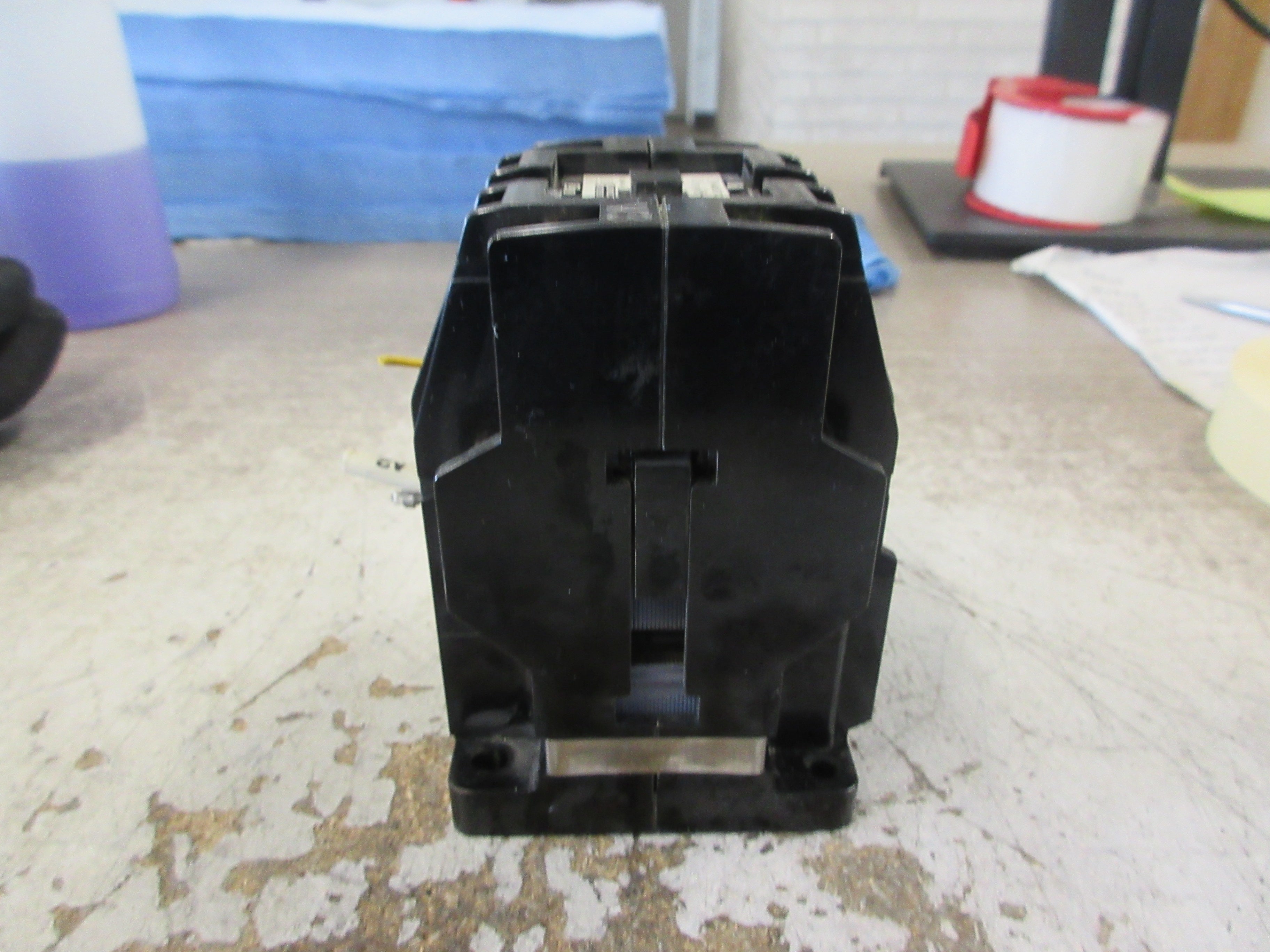 Yaskawa Contactor HI-25ETCU-U 200-230V Coil 40A *Missing (6) Terminal Screws*