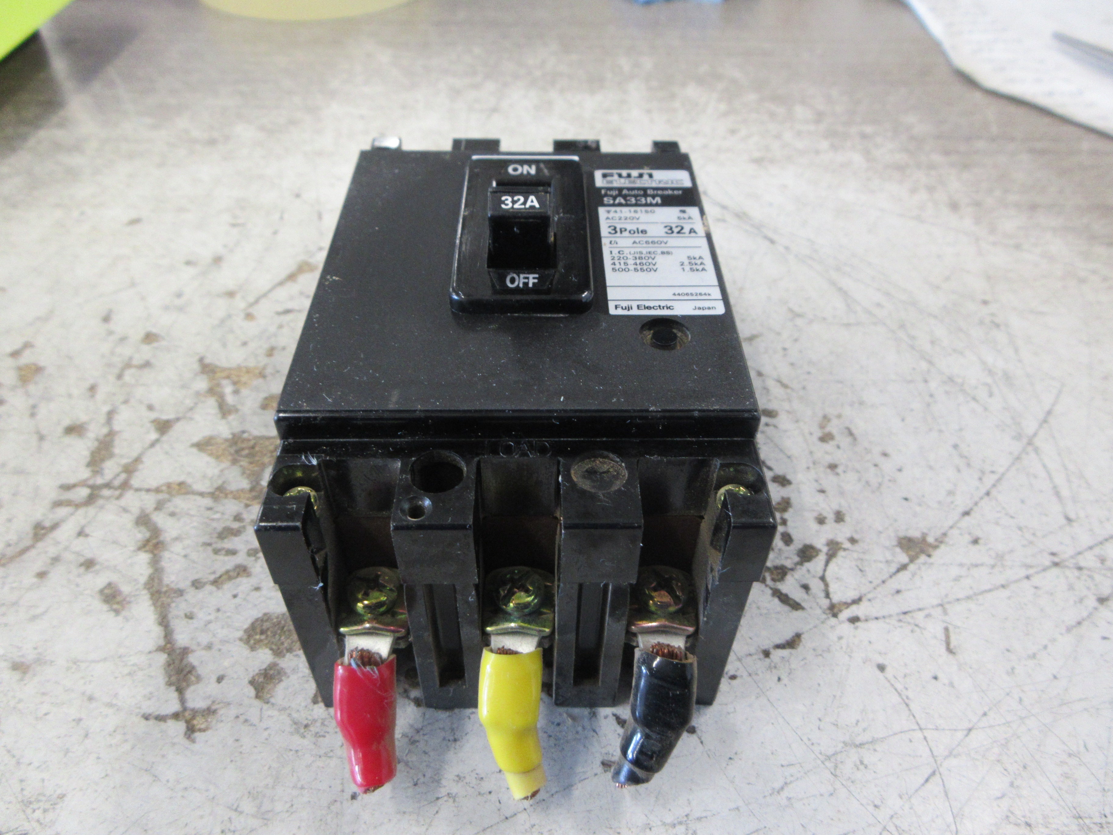 Fuji Electric Circuit Breaker SA33M 32A 550V 3P Used