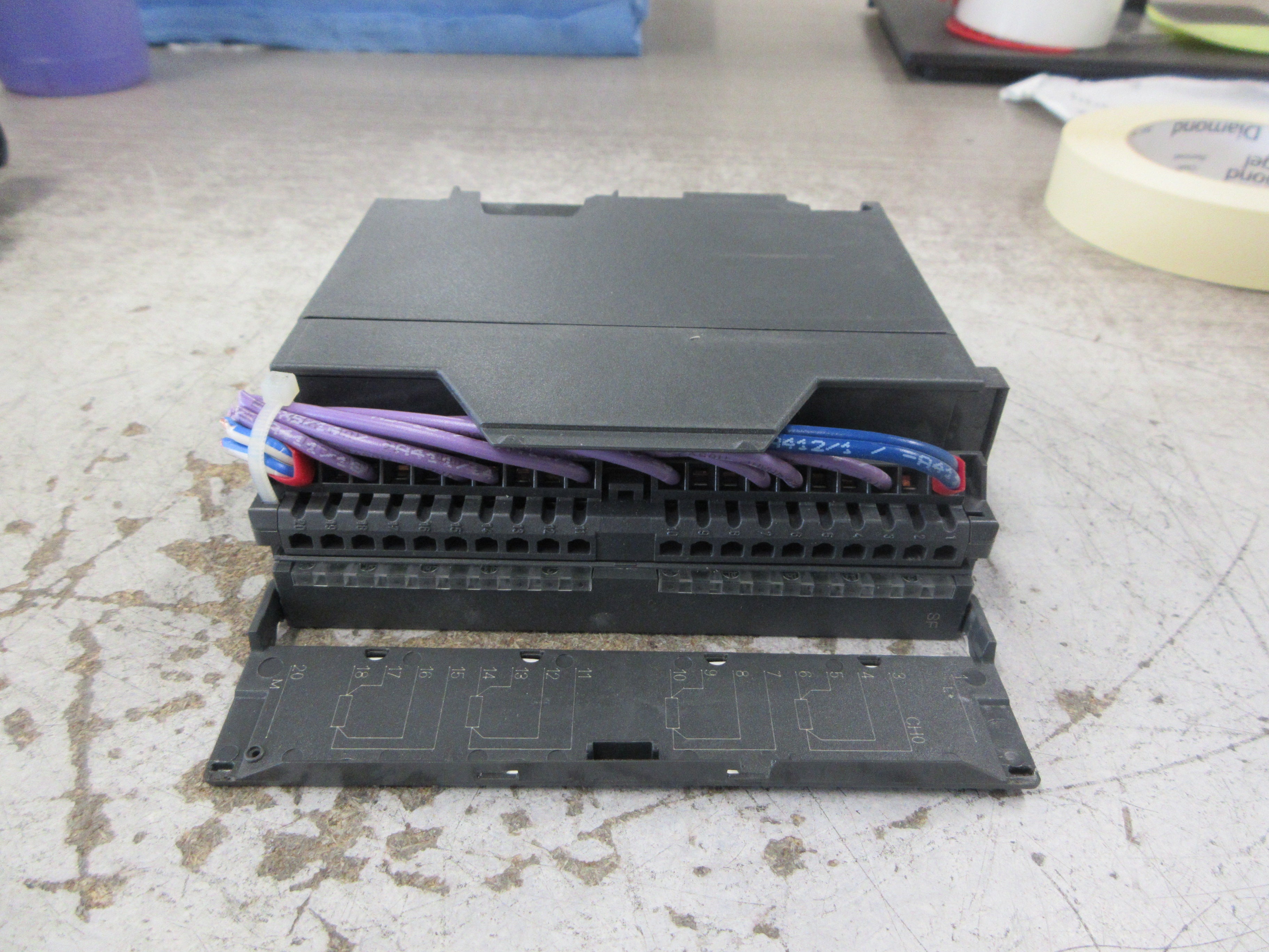 Siemens Simatic S7 Output Module 6ES7 332-5HD01-0AB0 *Broken Clip* Used