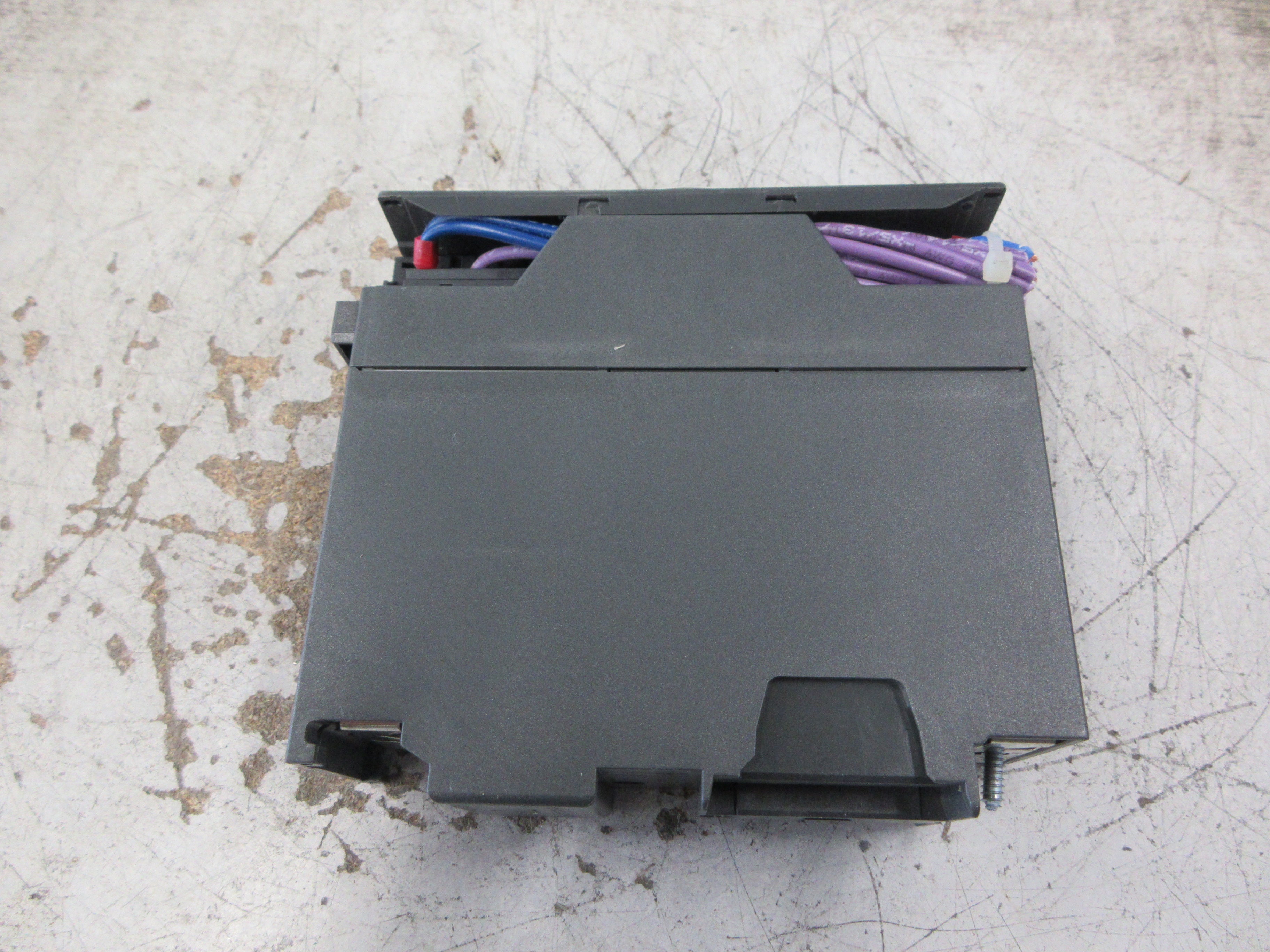 Siemens Simatic S7 Output Module 6ES7 332-5HD01-0AB0 *Broken Clip* Used