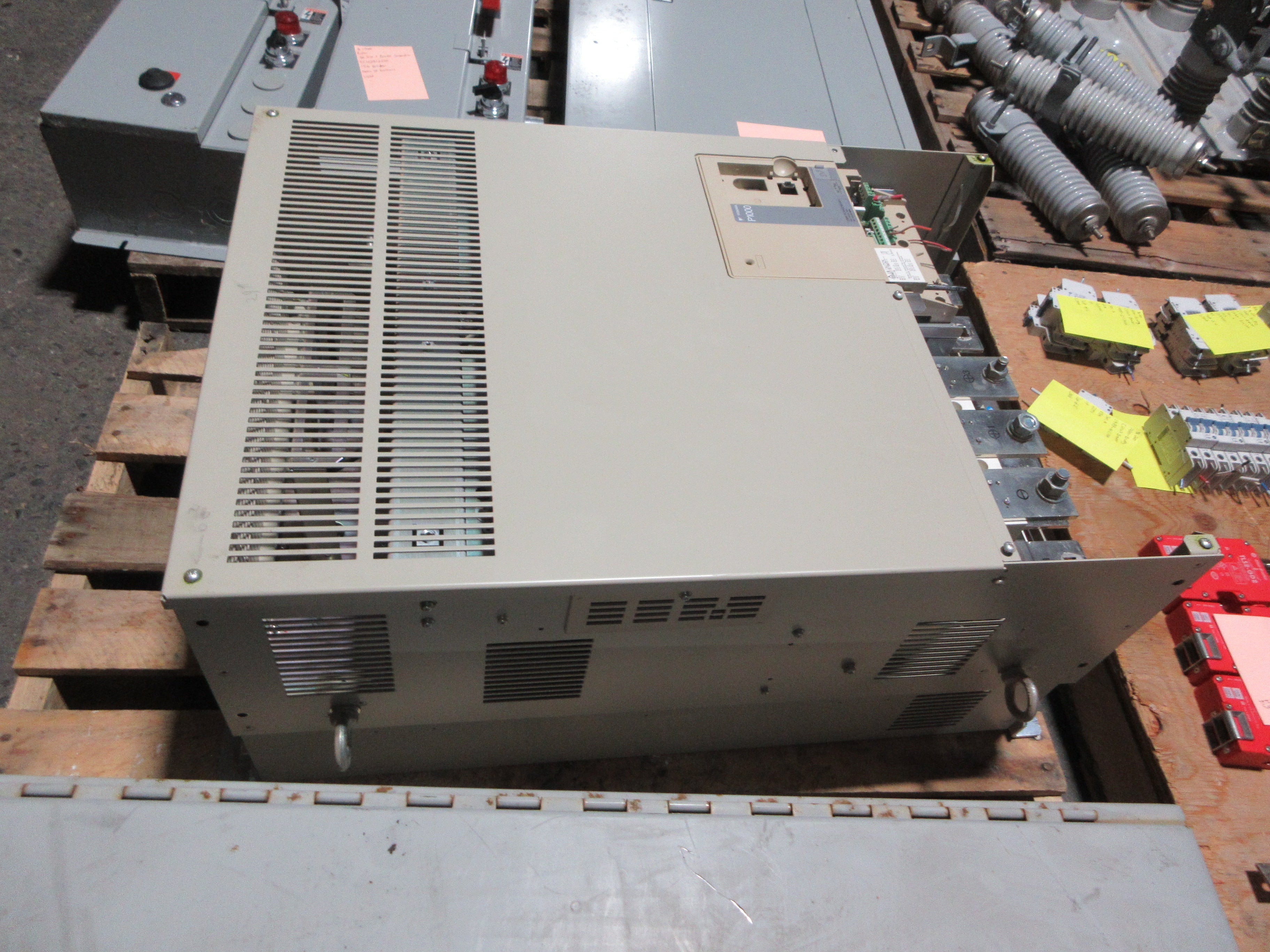 Yaskawa P1000 AC Drive CIMR-PU4A0296AAA Rev. A 250HP 3Ph Used