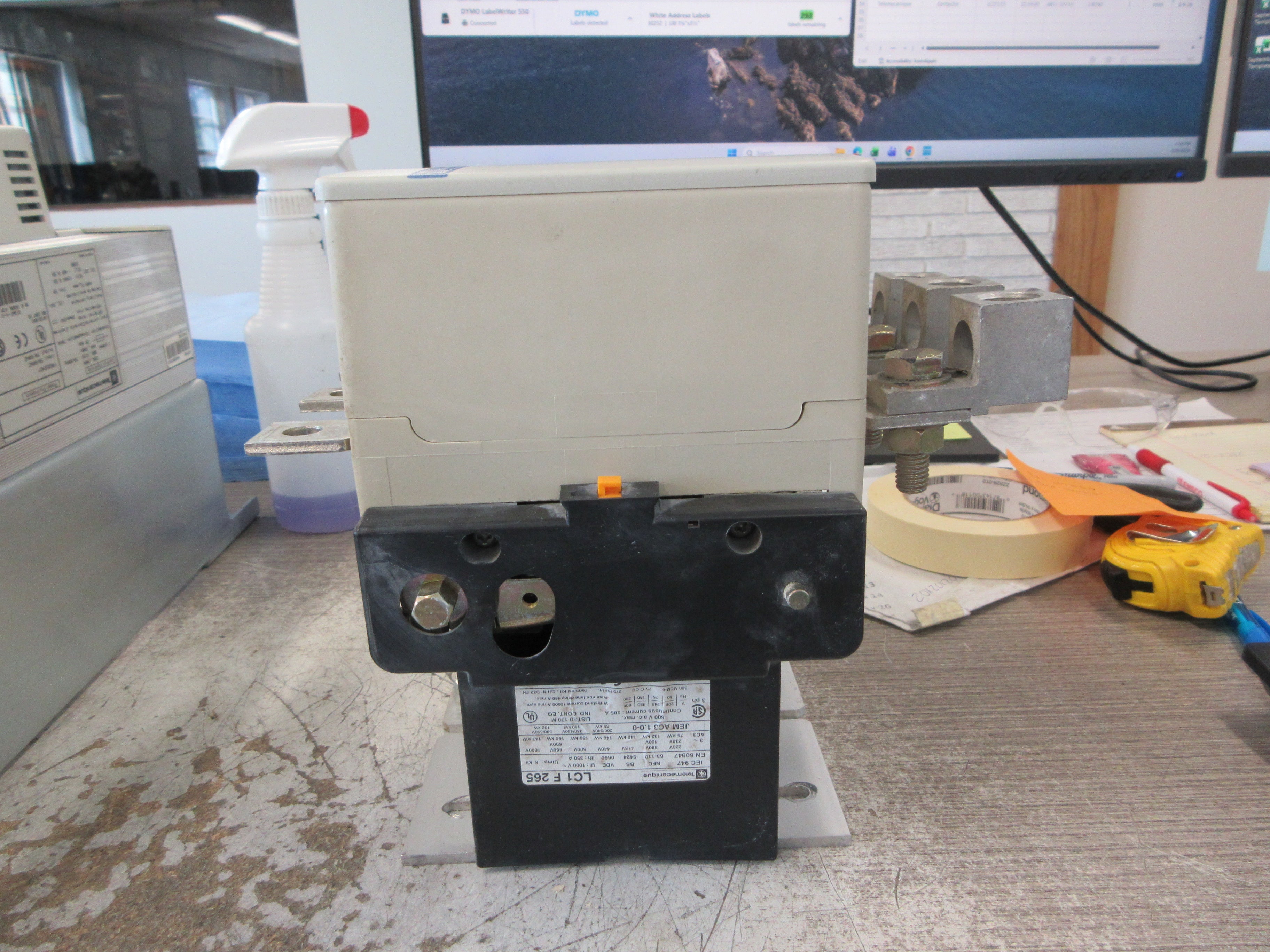 Telemecanique Contactor LC1F265 120-127V Coil 40-400 Hz 285A 600V Used