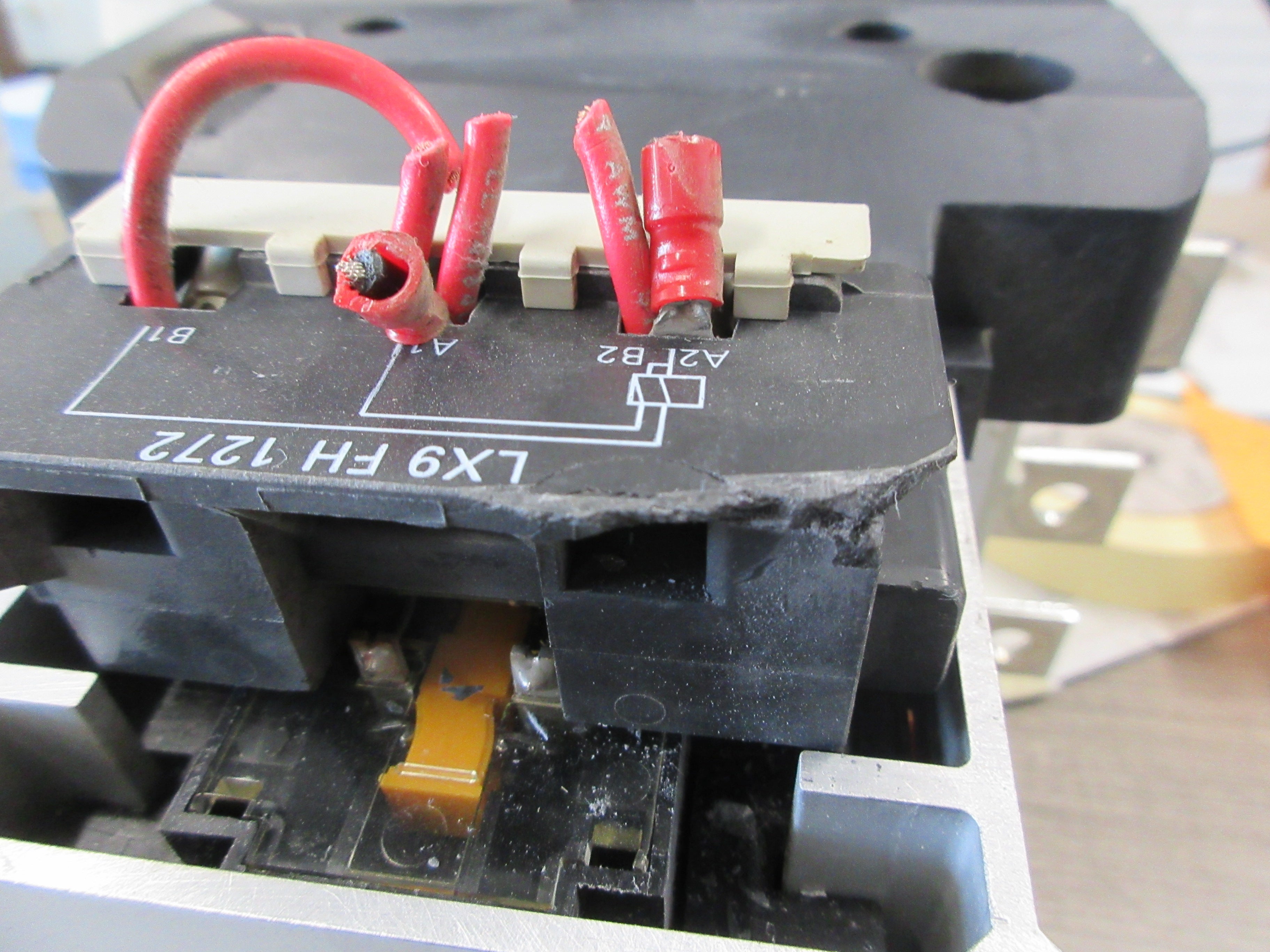 Telemecanique Contactor LC1F265 120-127V Coil 40-400 Hz 285A 600V Used