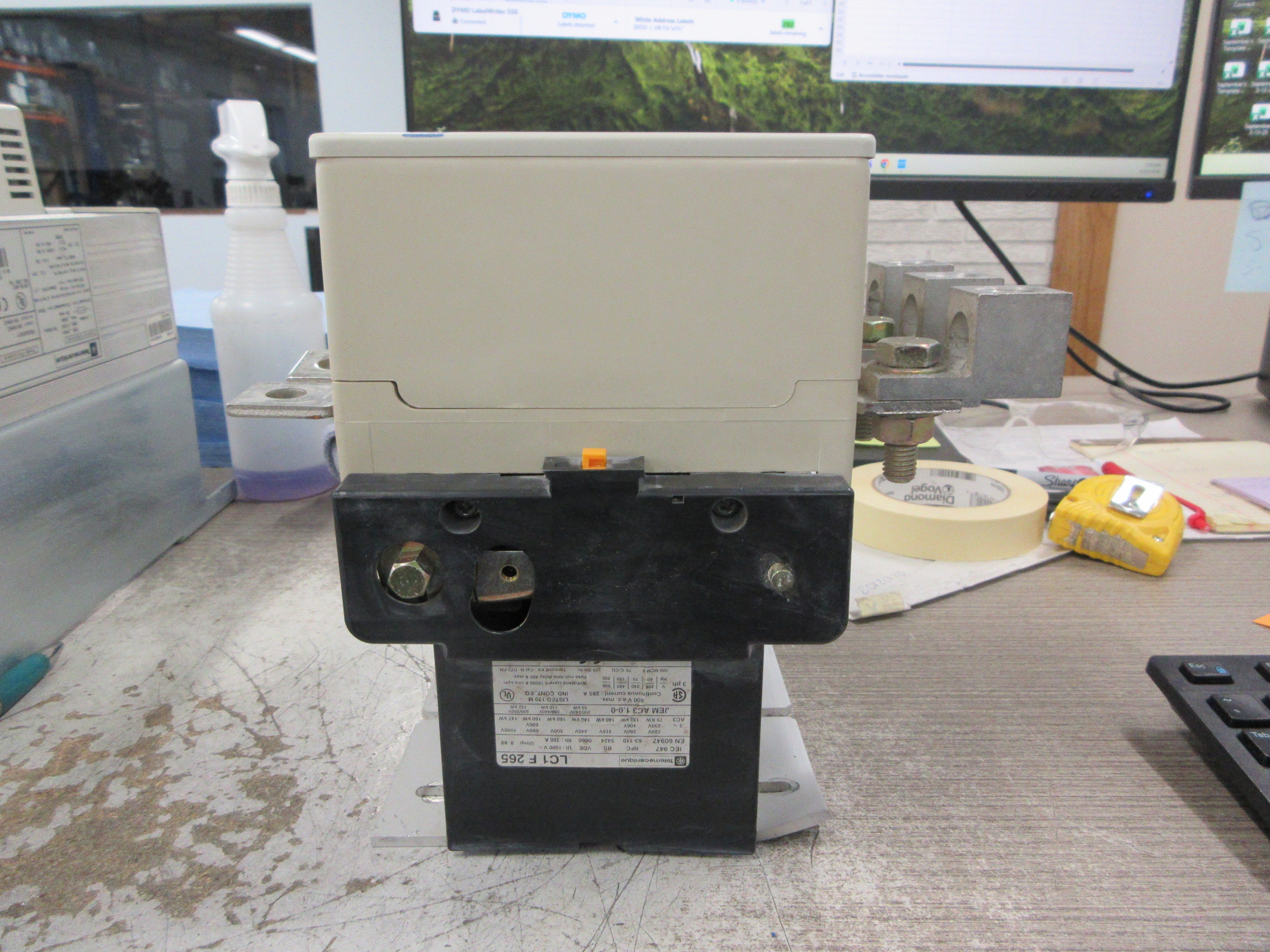 Telemecanique Contactor LC1F265 120-127V Coil 40-400 Hz 285A 600V Used