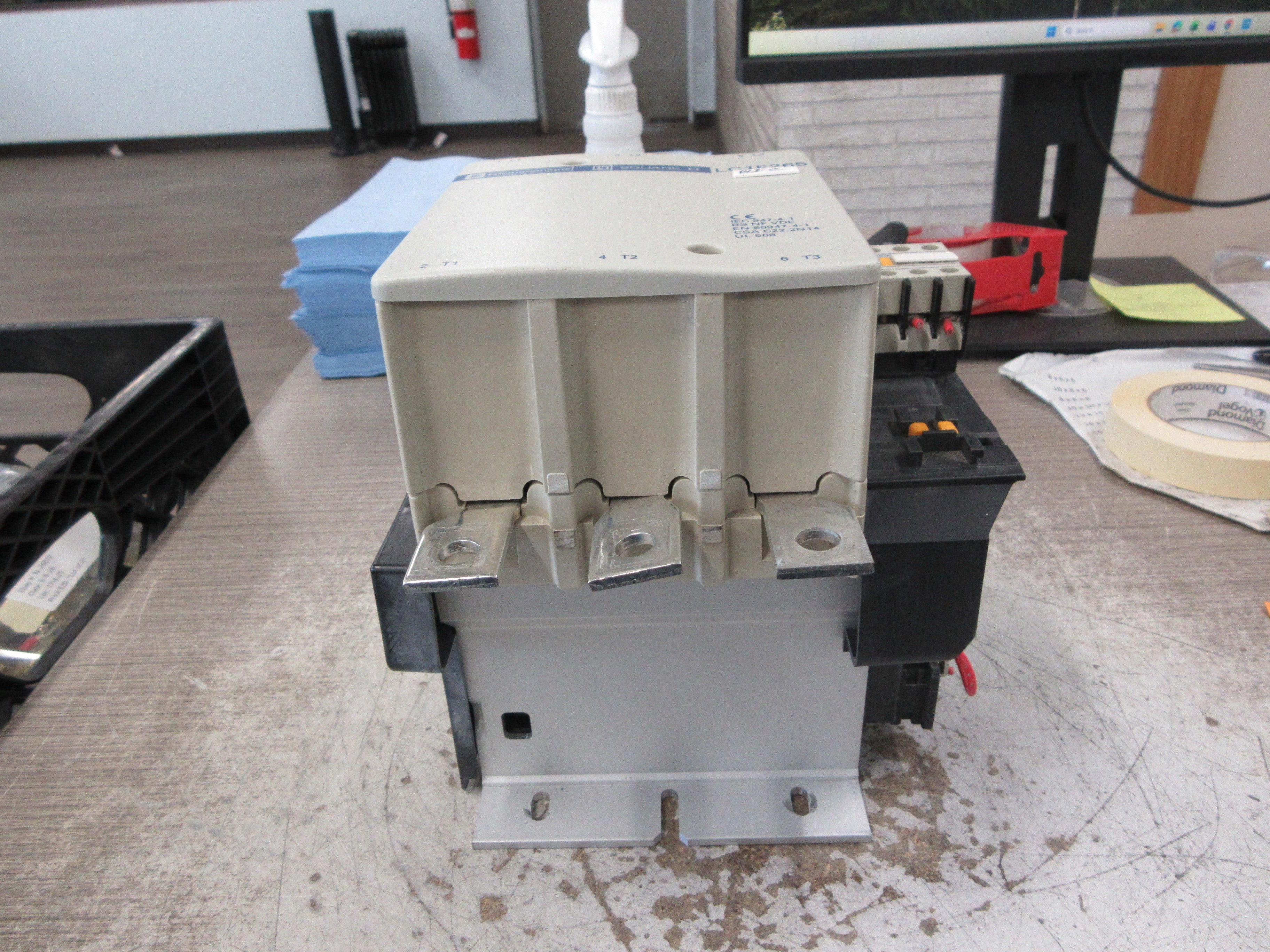 Telemecanique Contactor LC1F265 120-127V Coil 40-400 Hz 285A 600V Used