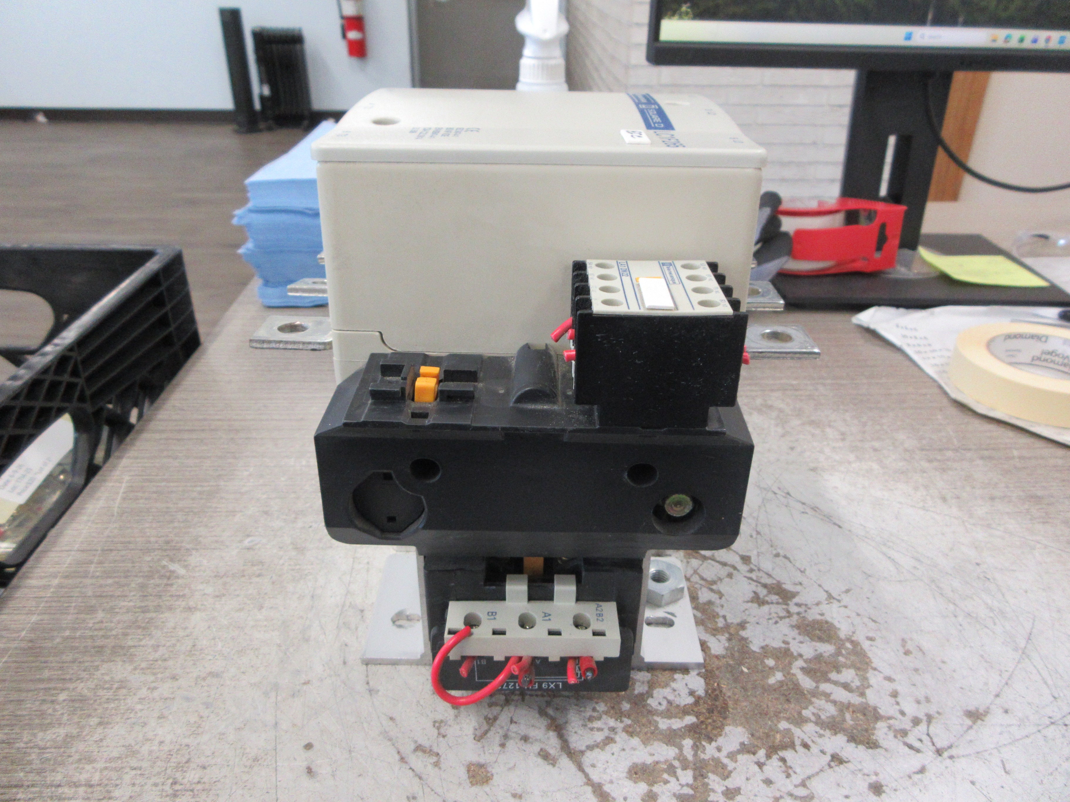 Telemecanique Contactor LC1F265 120-127V Coil 40-400 Hz 285A 600V Used