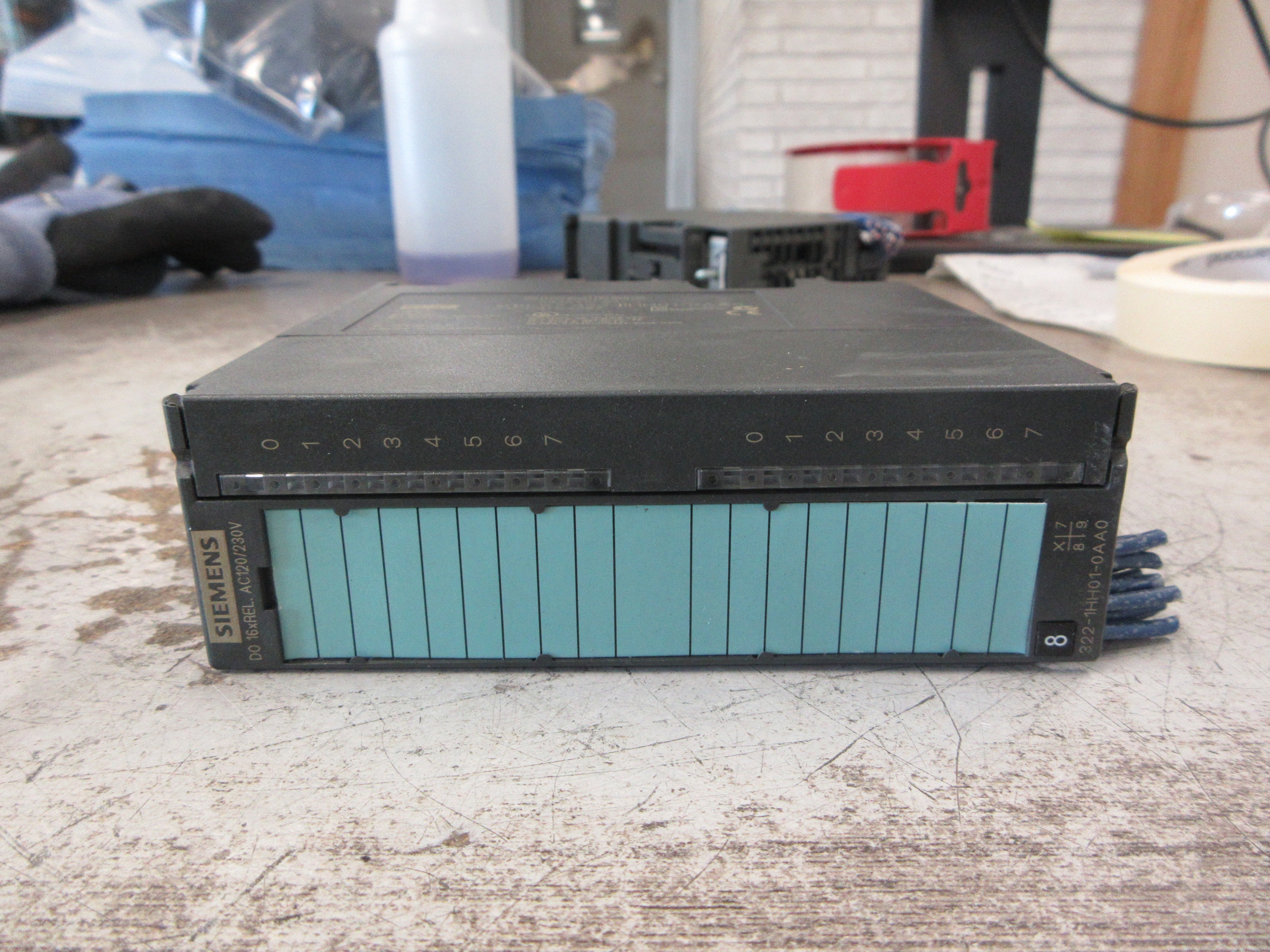Siemens Simatic S7 Digital Output Module 6ES7 322-1HH01-0AA0 24VDC/240VAC Used