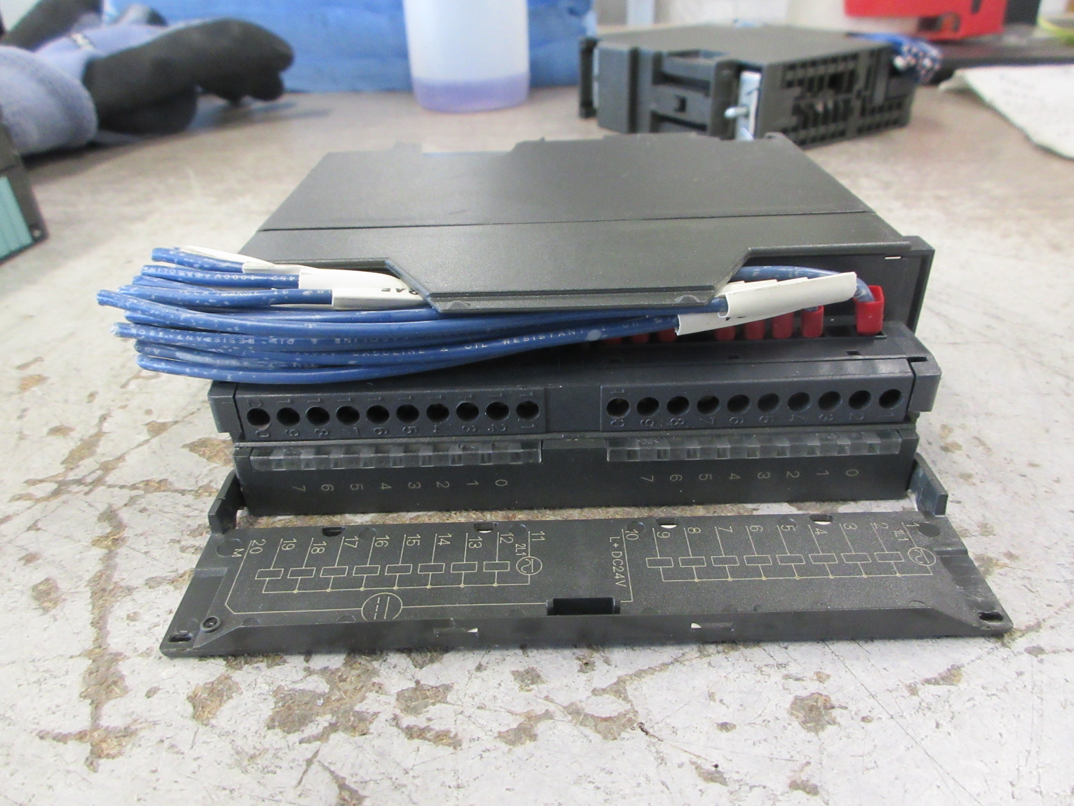 Siemens Simatic S7 Digital Output Module 6ES7 322-1HH01-0AA0 24VDC/240VAC Used