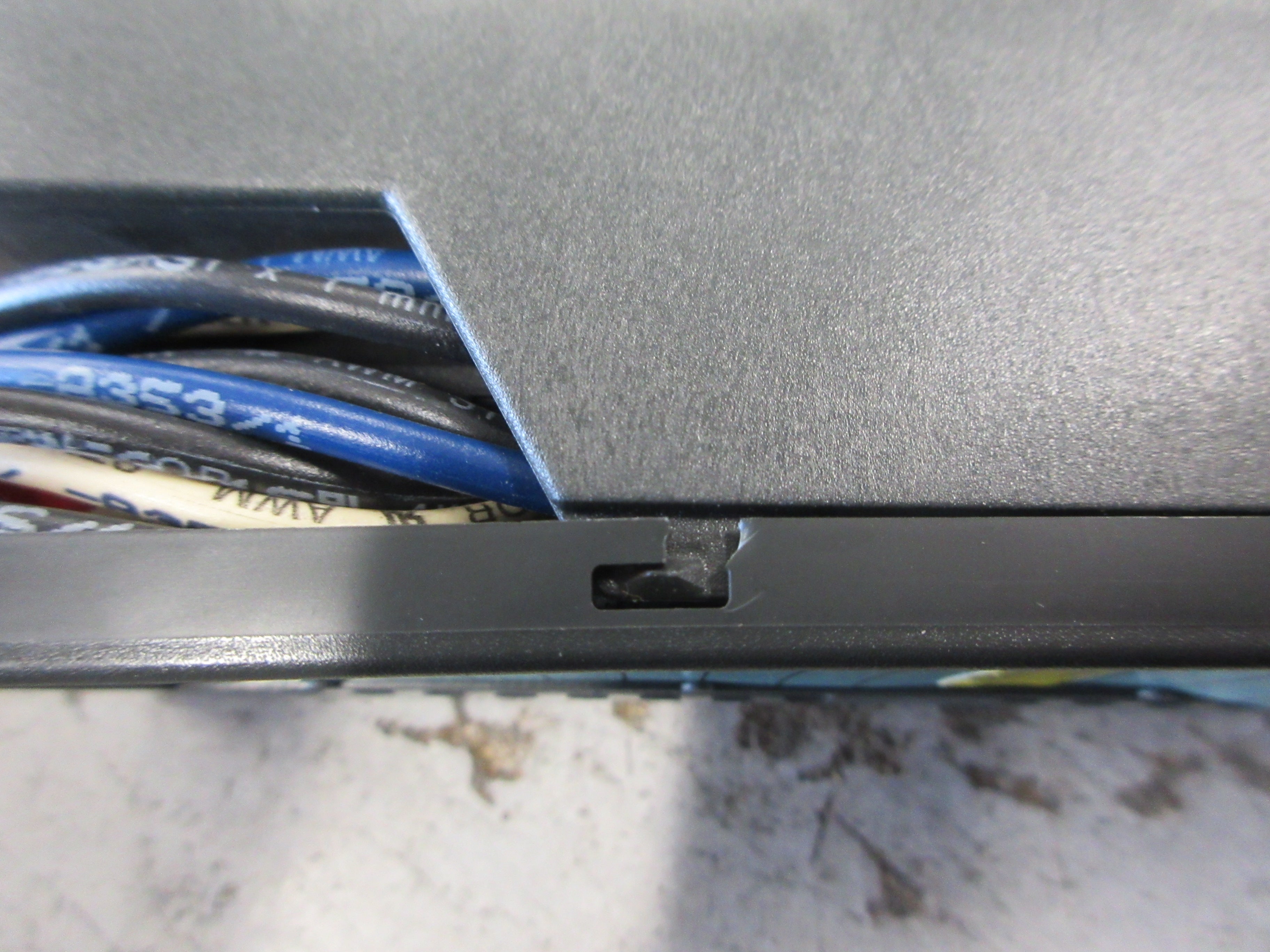 Siemens Simatic S7-300 Analog Output Module 6ES7 332-5HD01-0AB0 FS: 10 Used