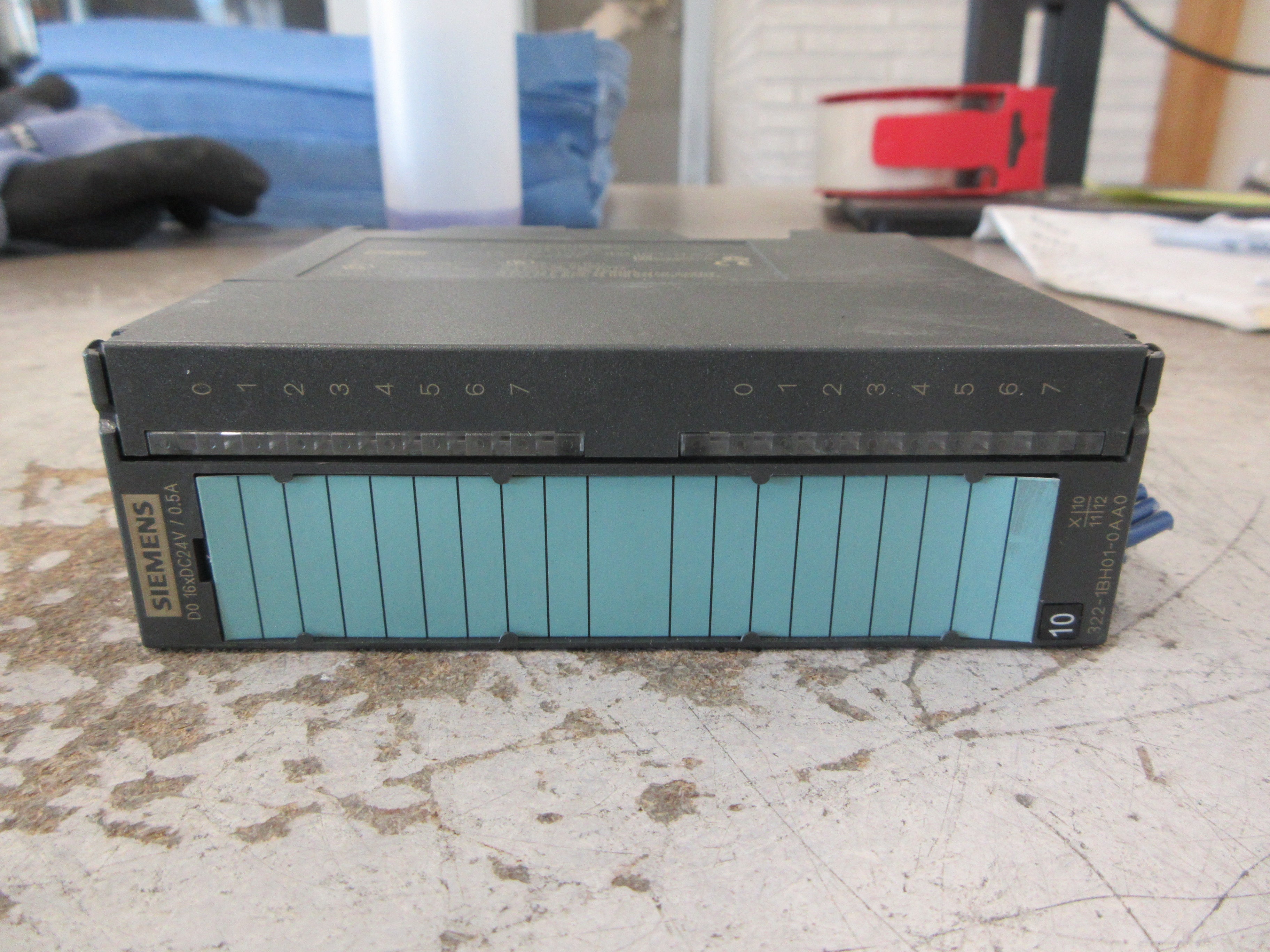 Siemens Simatic S7 Digital Output Module 6ES7 322-1BH01-0AA0 24VDC 0.5A Used