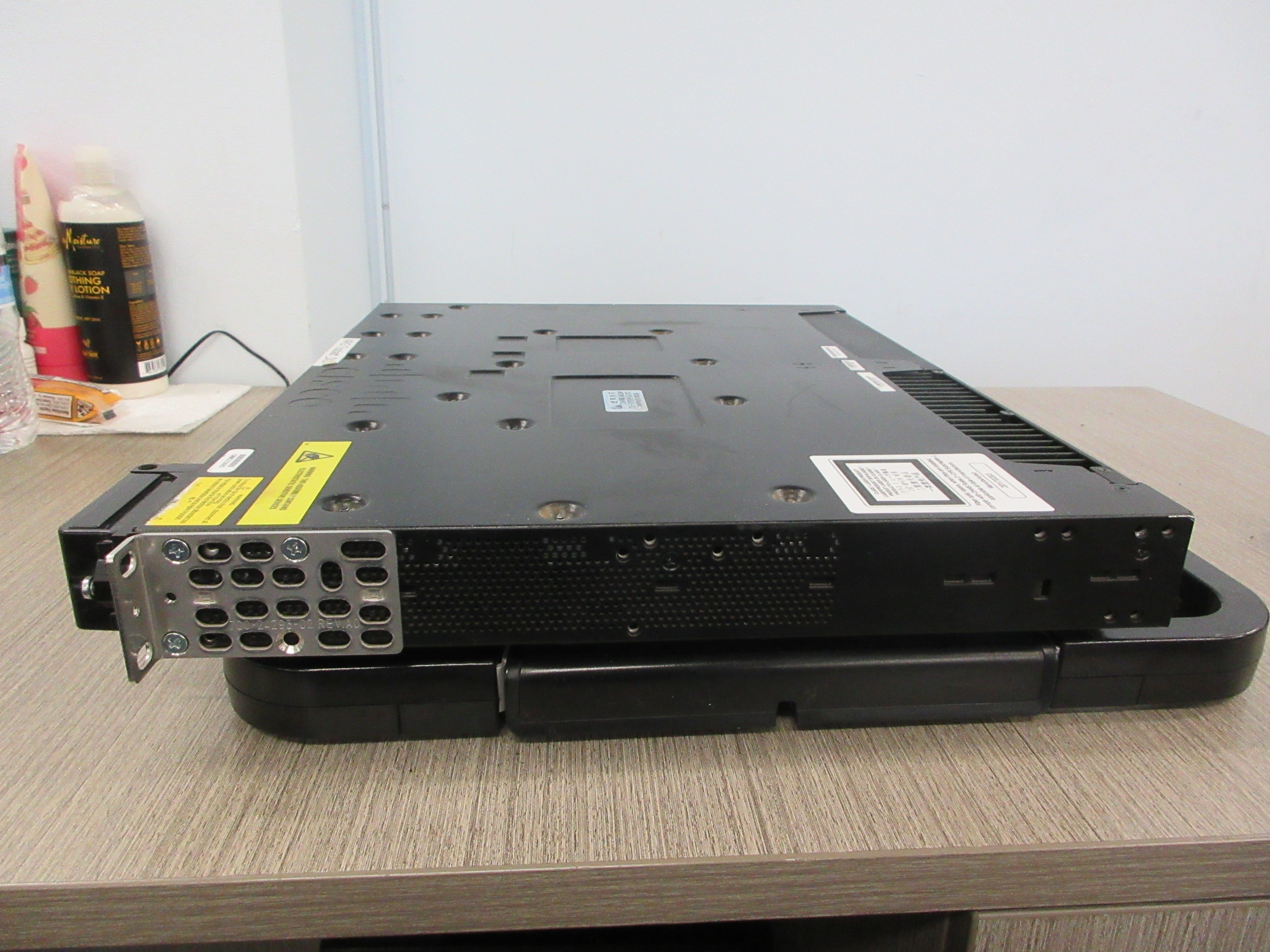 Cisco Industrial Ethernet Switch IE-3010-24TC V02 24-Port Ethernet Used