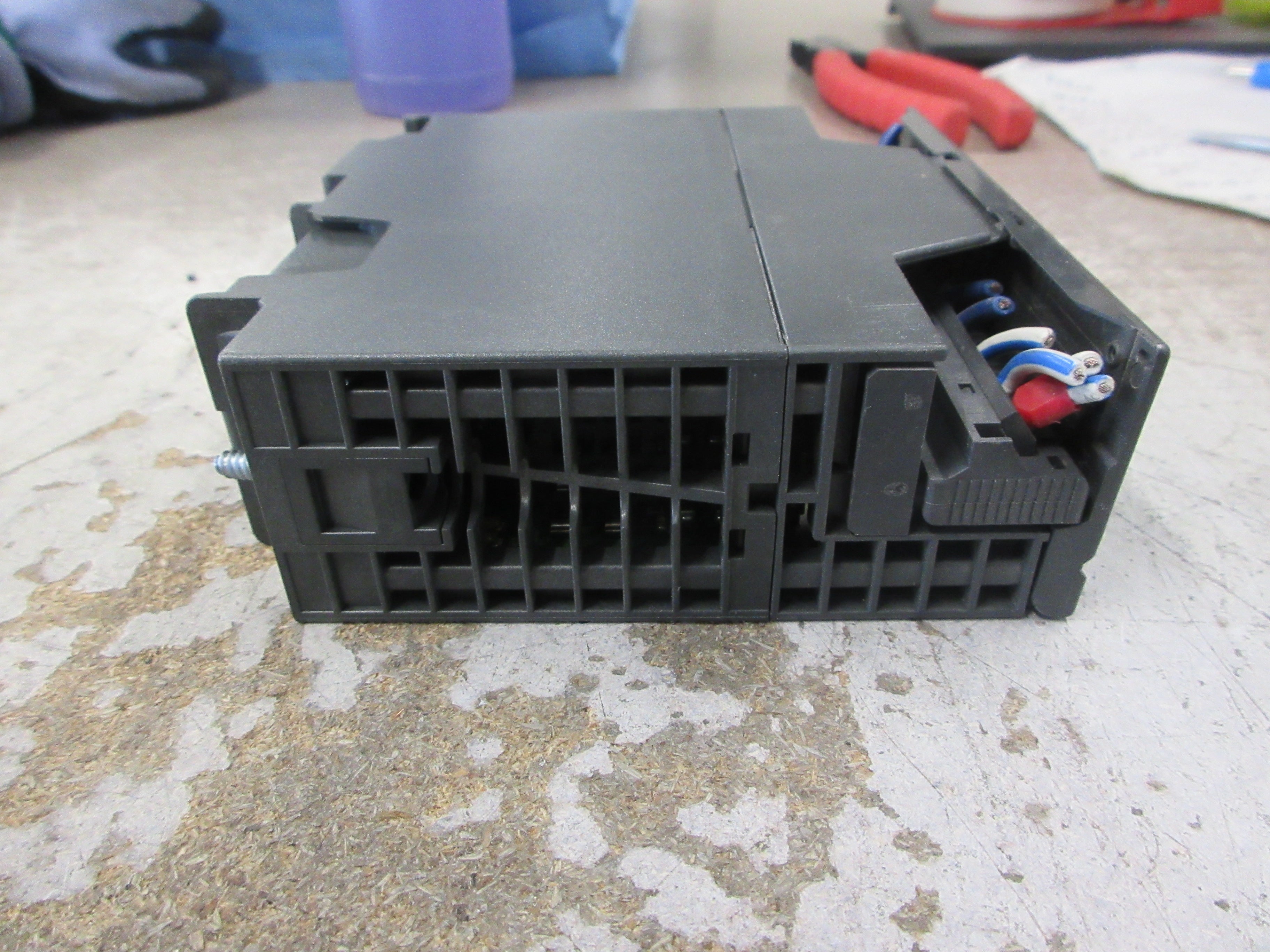Siemens Simatic S7 Isolated Digital Output Module 6ES7 322-1BF01-0AA0 Used