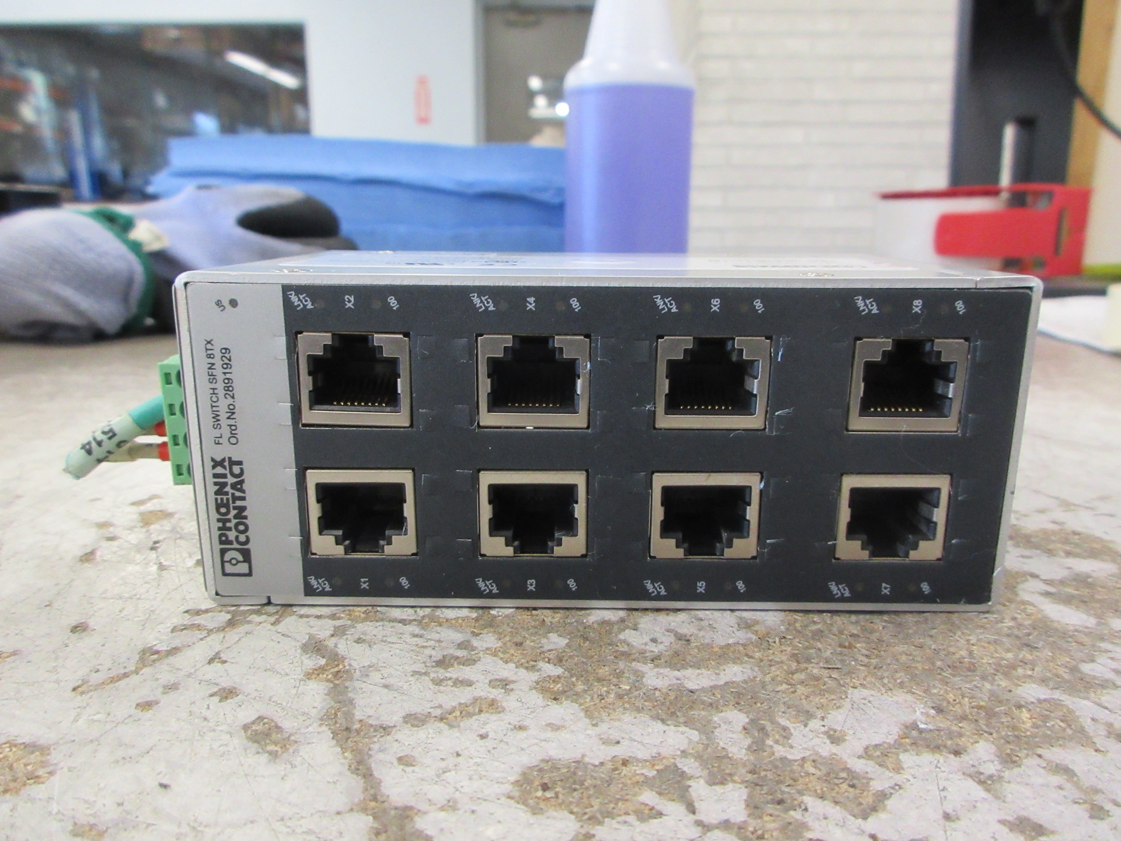 Phoenix Contact FL Ethernet Switch 2891929 HW: 11 SFN 8TX 8-Port Used