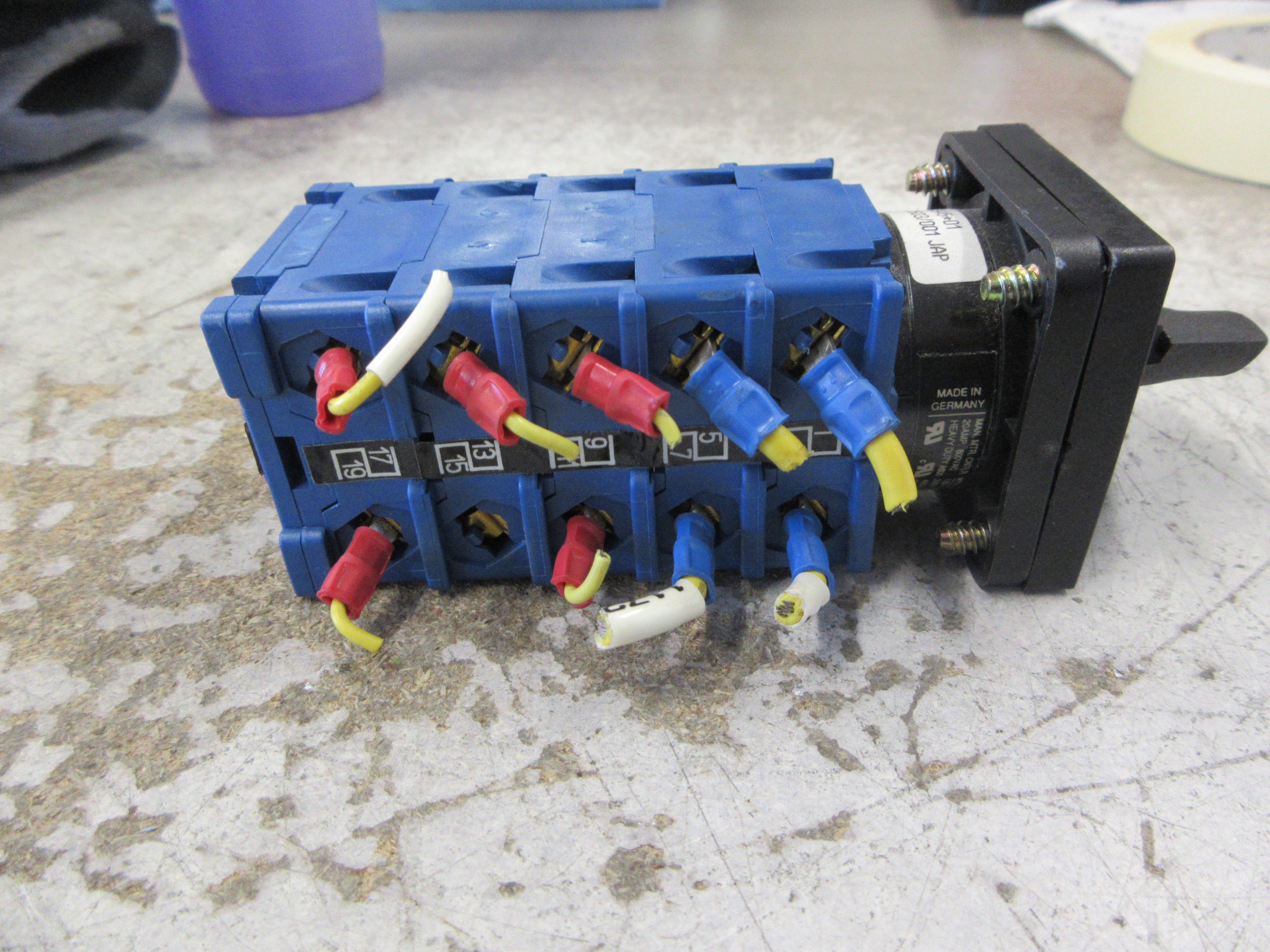 Kraus & Naimer CHR10 Bypass Rotary Switch J-0945-01 Used
