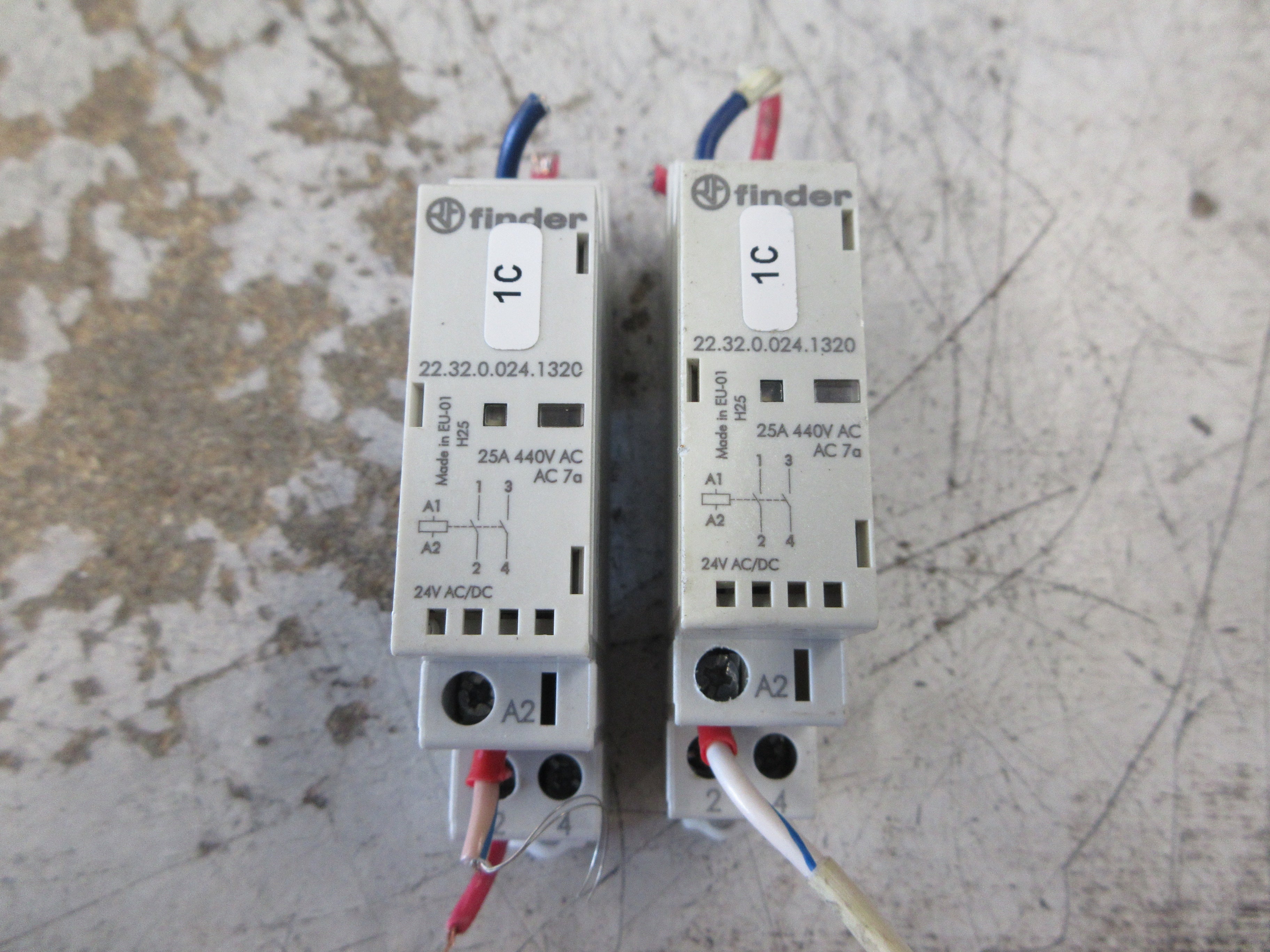 Finder Modular Contactor 22.32.0.024.1320 25A 440V 24V AC/DC Coil Used