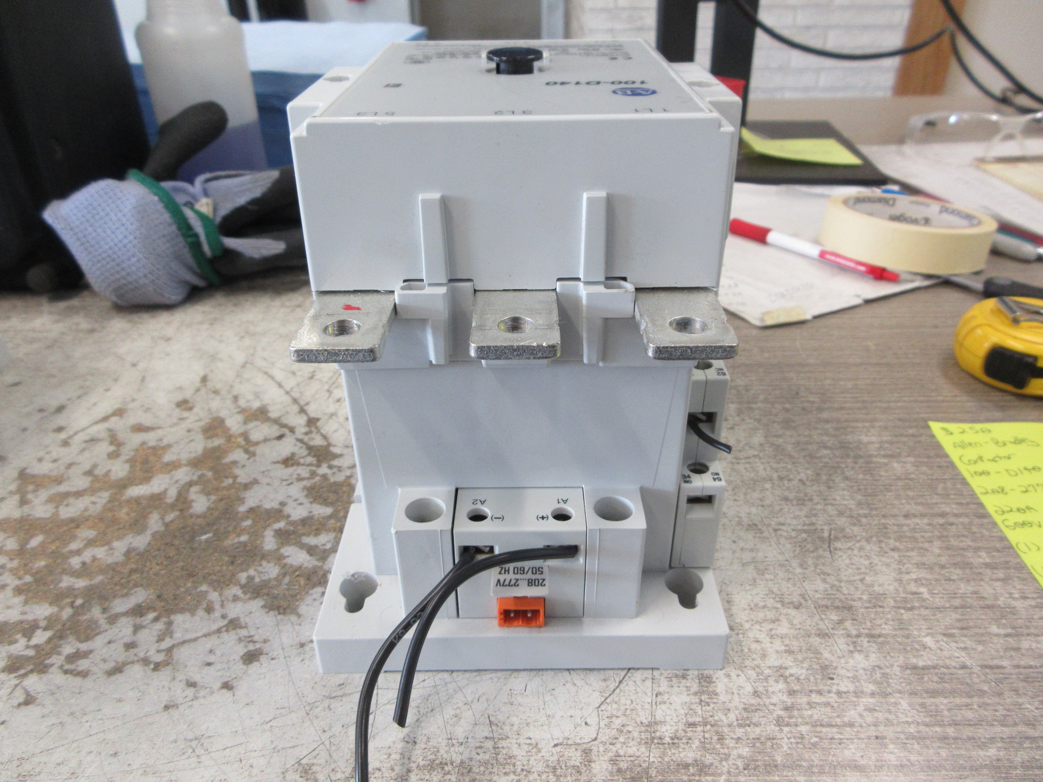 Allen-Bradley Contactor 100-D140 208-277V Coil 220A 600V (1) Aux Contact Used