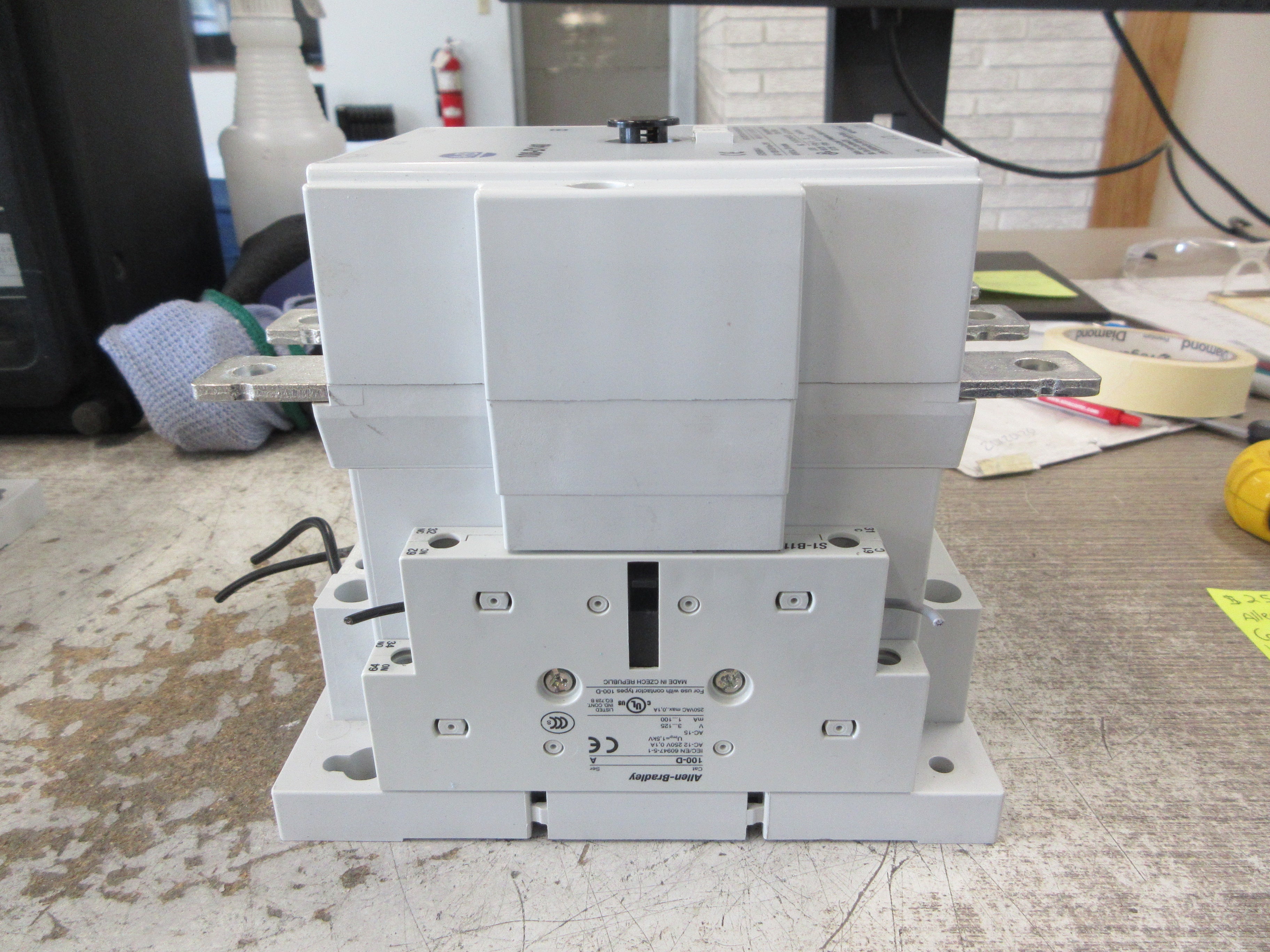 Allen-Bradley Contactor 100-D140 208-277V Coil 220A 600V (1) Aux Contact Used