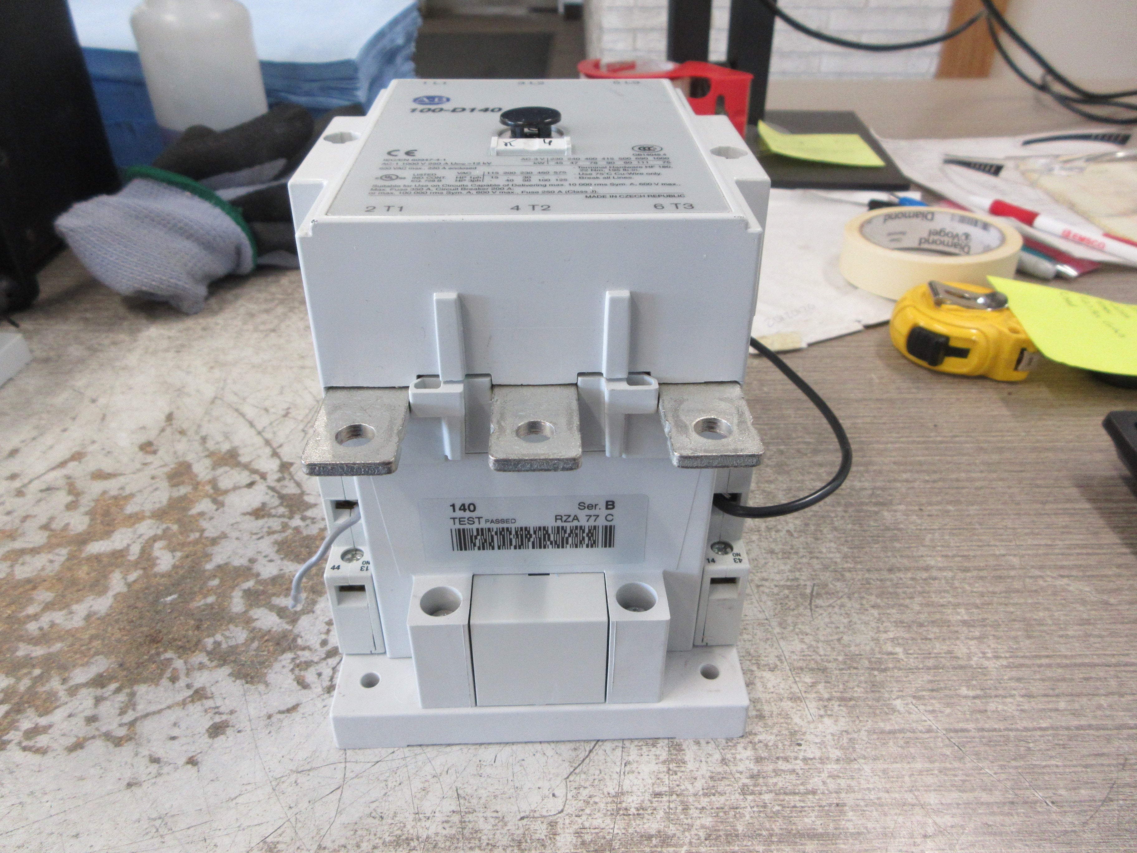 Allen-Bradley Contactor 100-D140 24VDC Coil 220A 600V (2) Aux Contacts Used