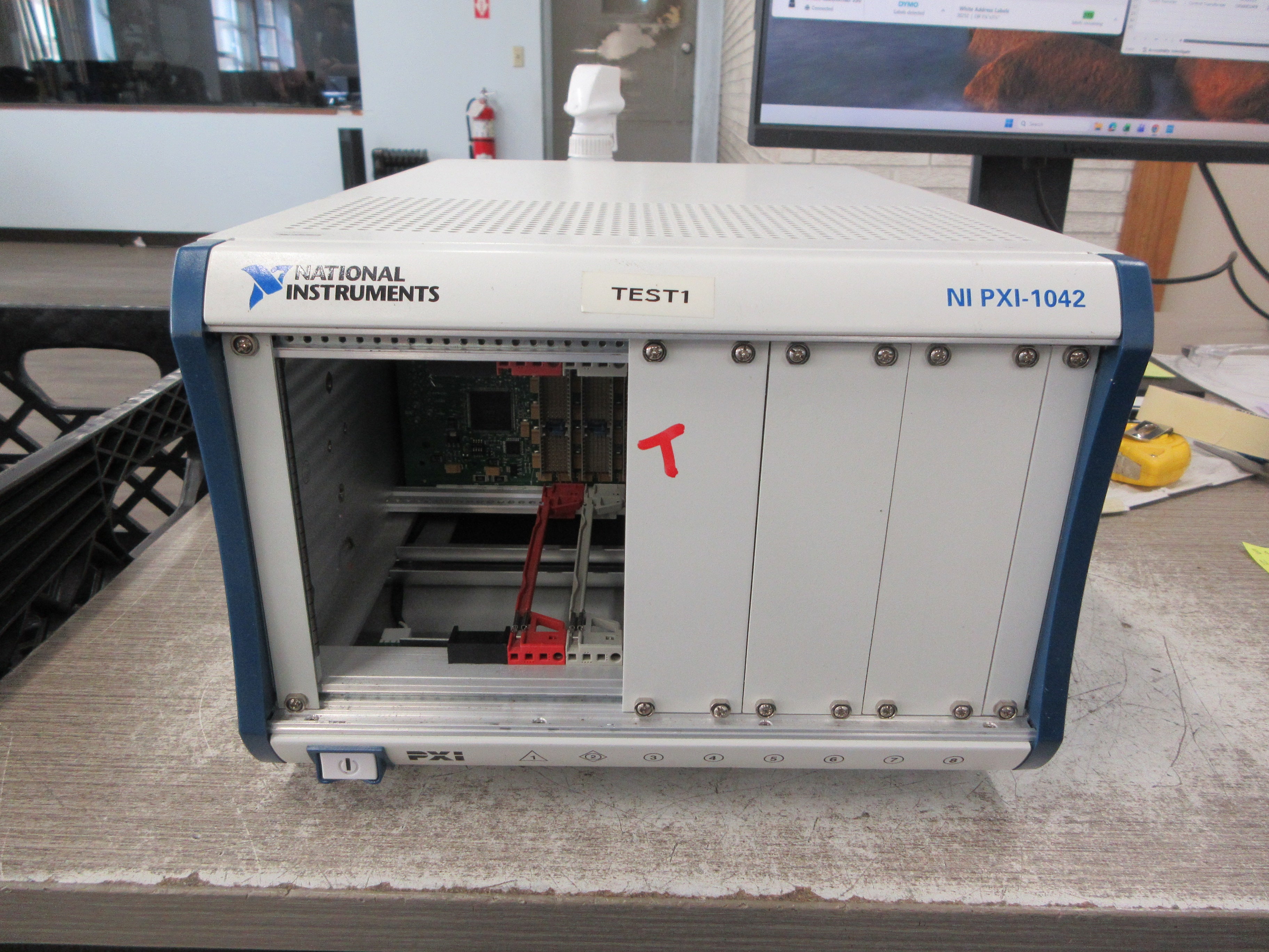National Instruments PXI-1042 Chassis 188079G-01 Rev. 01 8-Slot Used
