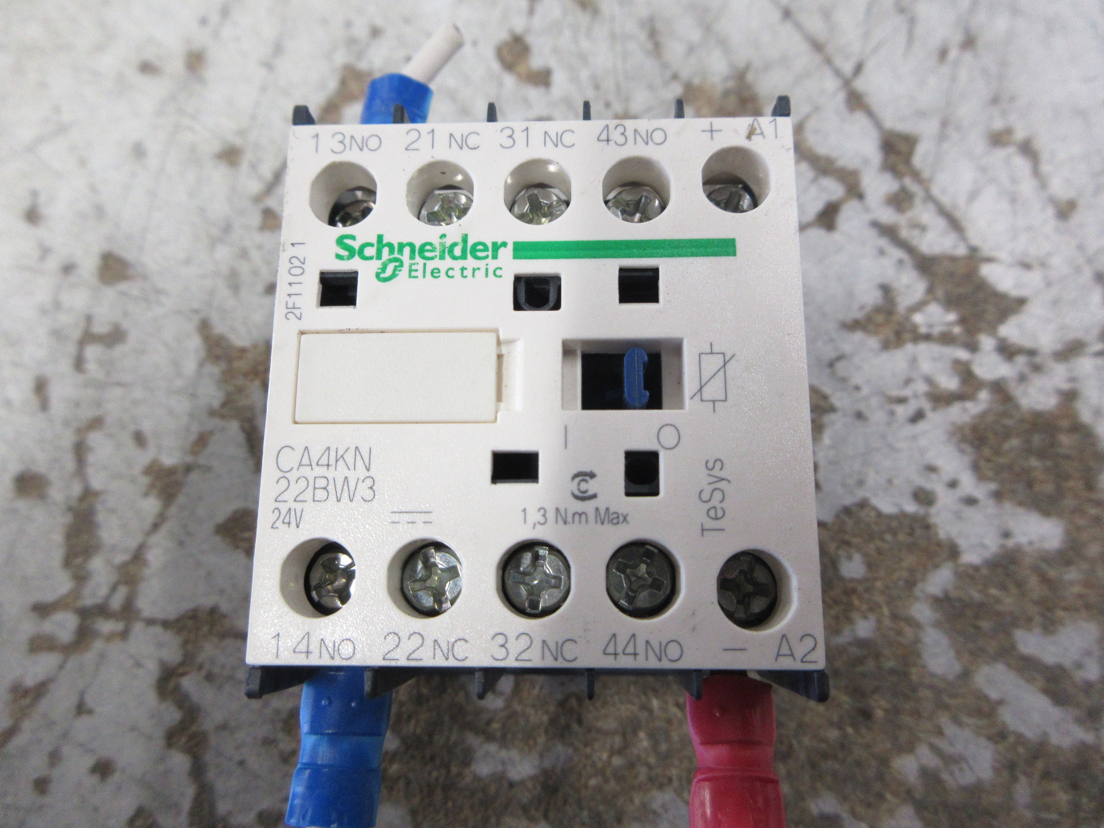 Schneider Electric Contactor CA4KN 22BW3 24VDC Coil Used