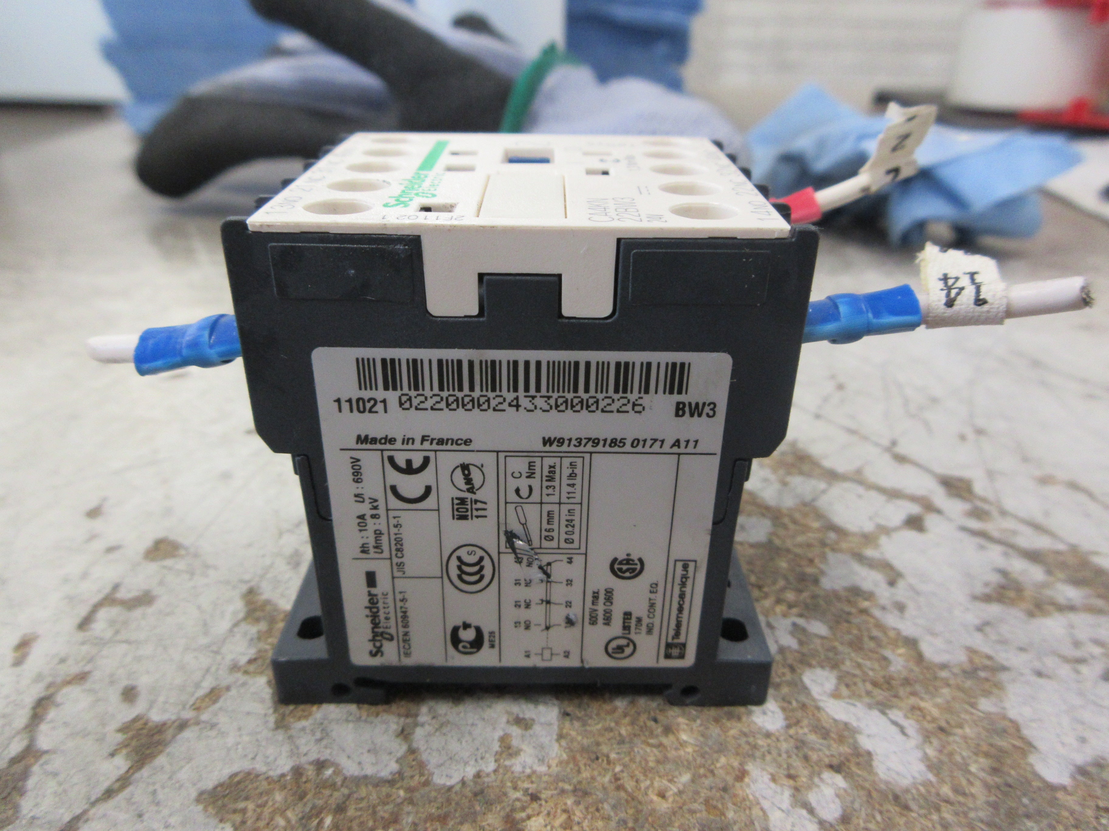 Schneider Electric Contactor CA4KN 22BW3 24VDC Coil Used