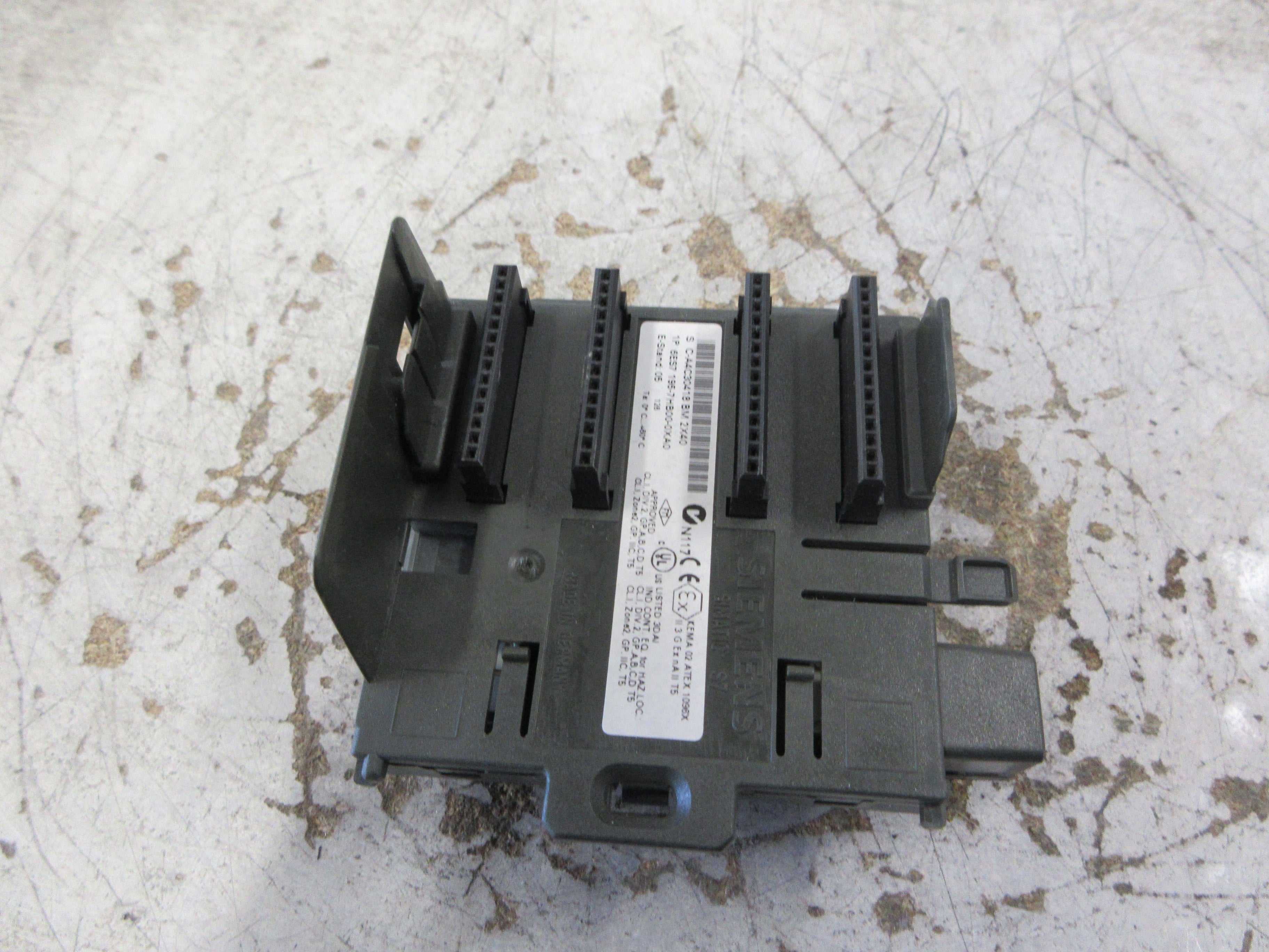 Siemens Bus Module 6ES7 195-7HB00-0XA0 E-Stand: 05 Used
