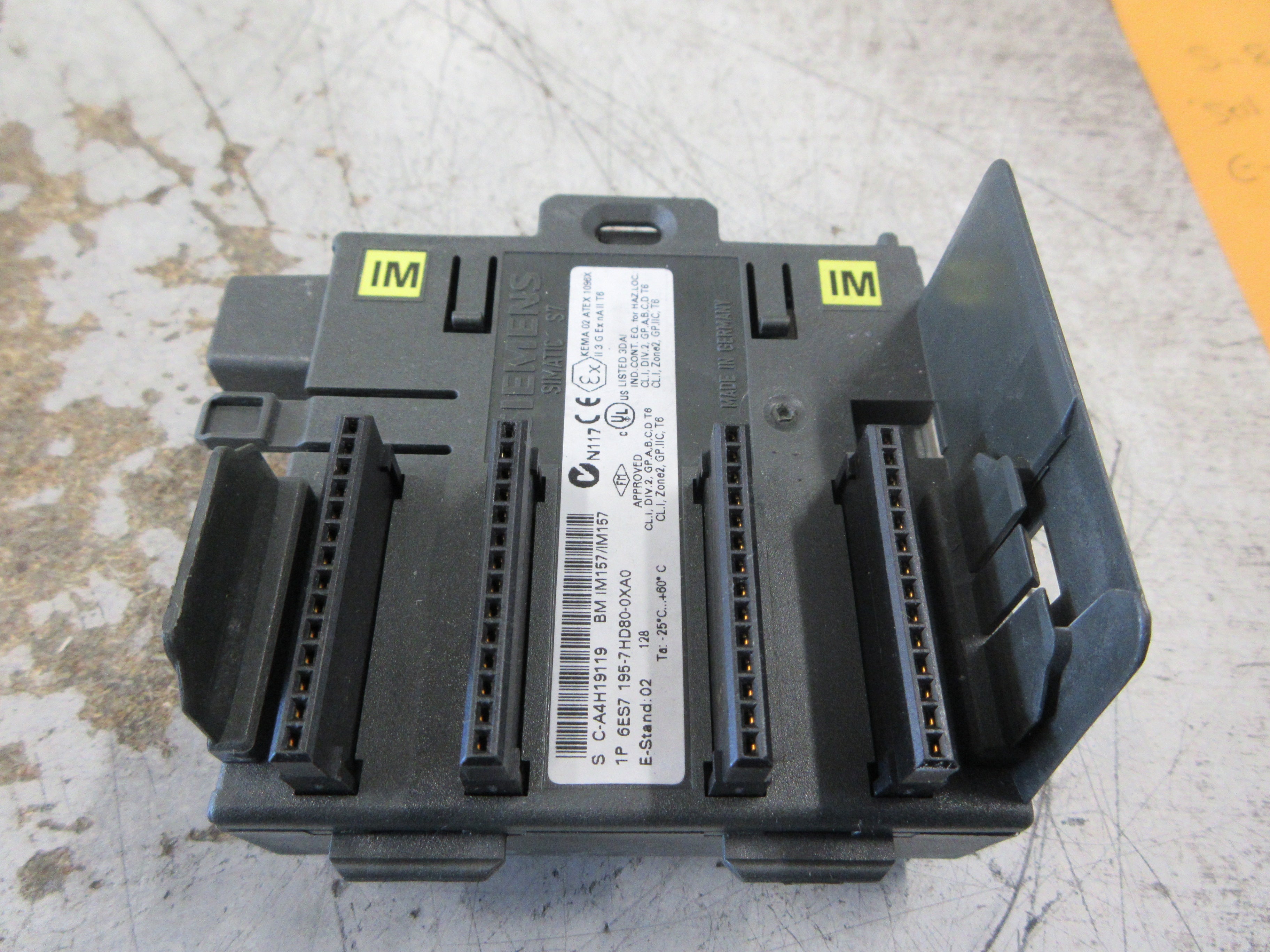 Siemens Bus Module 6ES7 195-7HD80-0XA0 E-Stand: 02 Used