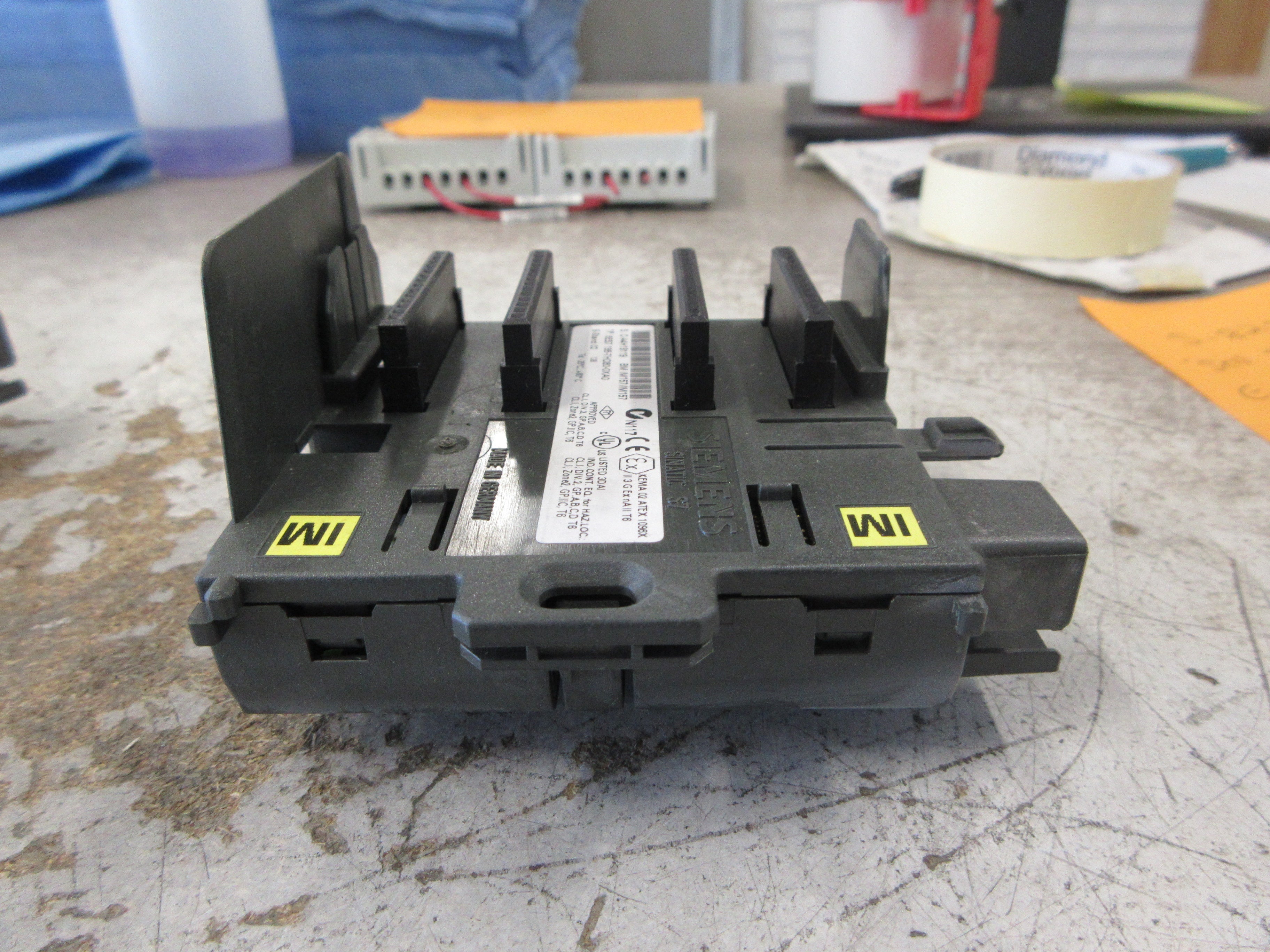 Siemens Bus Module 6ES7 195-7HD80-0XA0 E-Stand: 02 Used