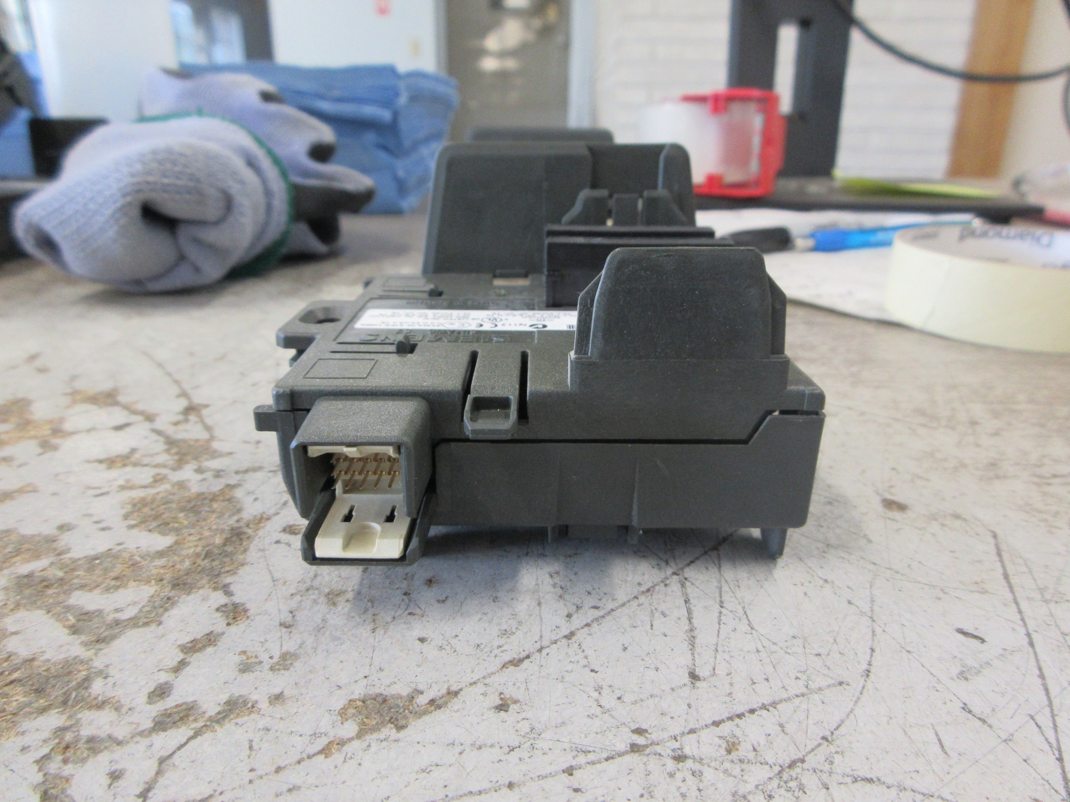 Siemens Simatic S7 Bus Module 6ES7-195-7HG00-0XA0 E-Stand: 03 Used