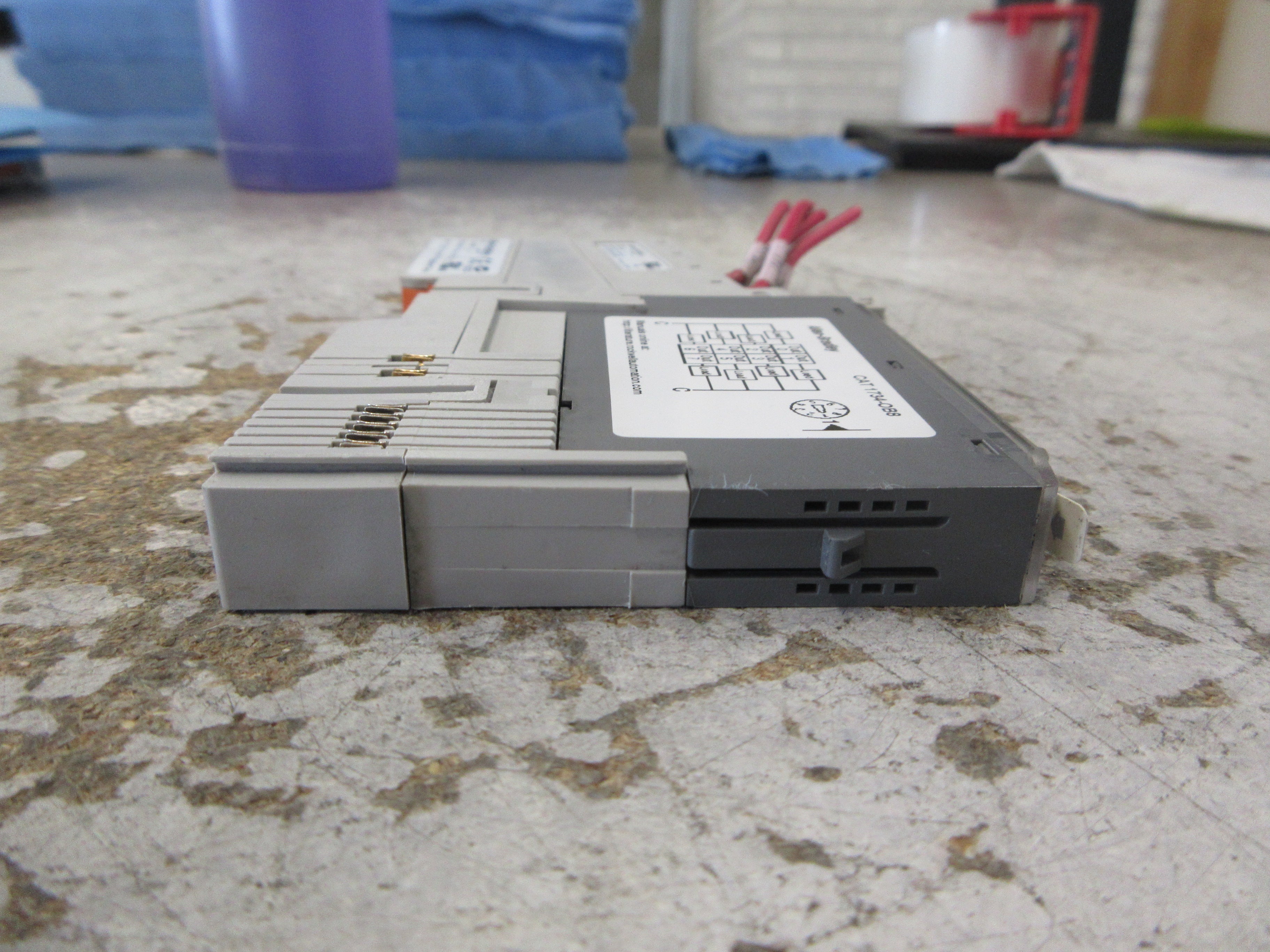 Allen-Bradley Point I/O Digital Output Module 1734-OB8 Ser. C FW: 3.022 Used