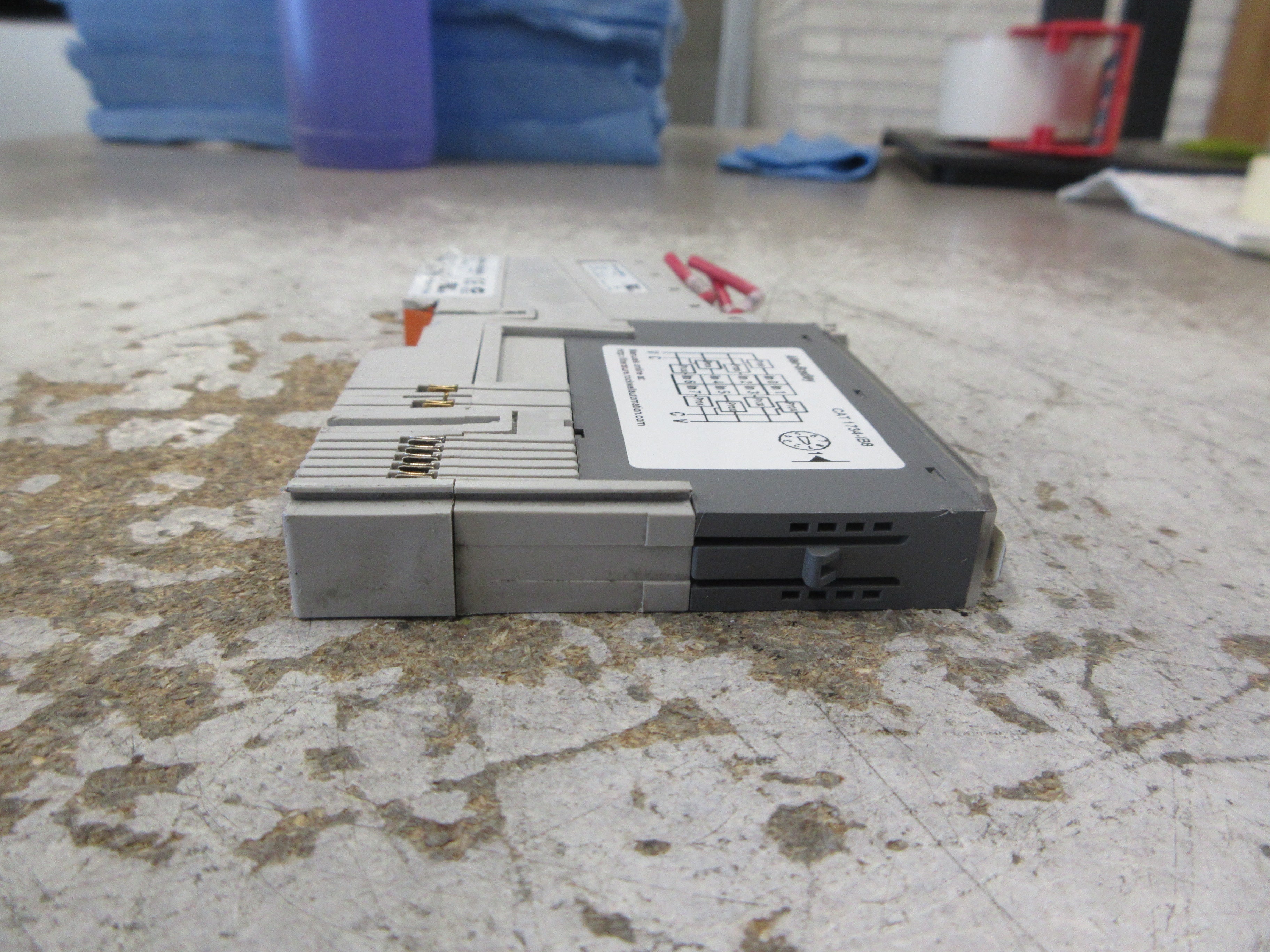 Allen-Bradley Point I/O Digital Input Module 1734-IB8 Ser. D FW: 3.022 8PT Used