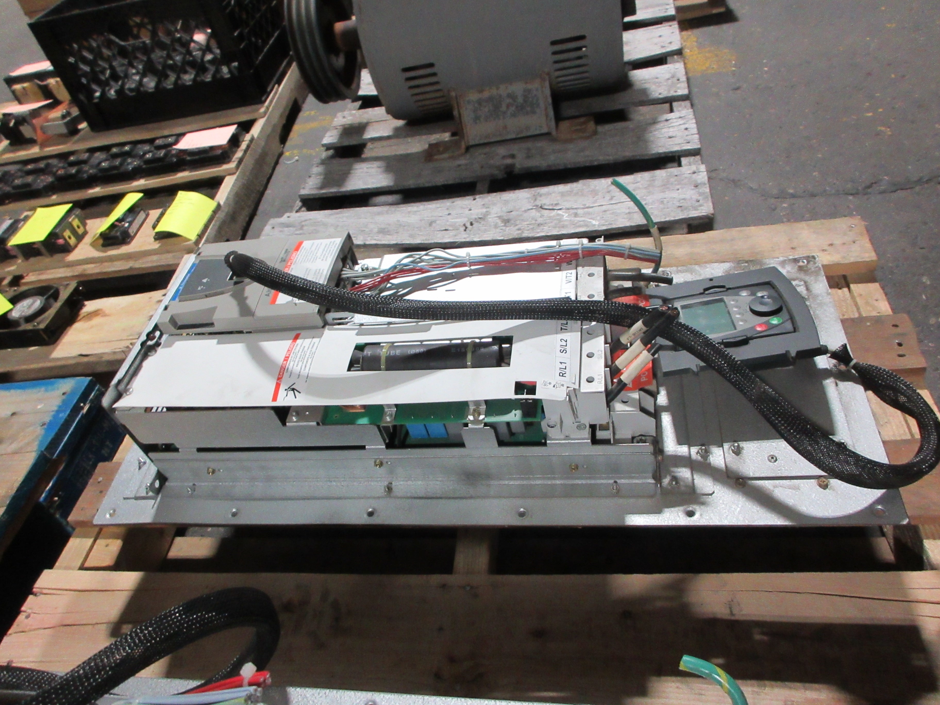 Telemecanique Altivar 61 AC Drive ATV61HD30N4 40HP Used
