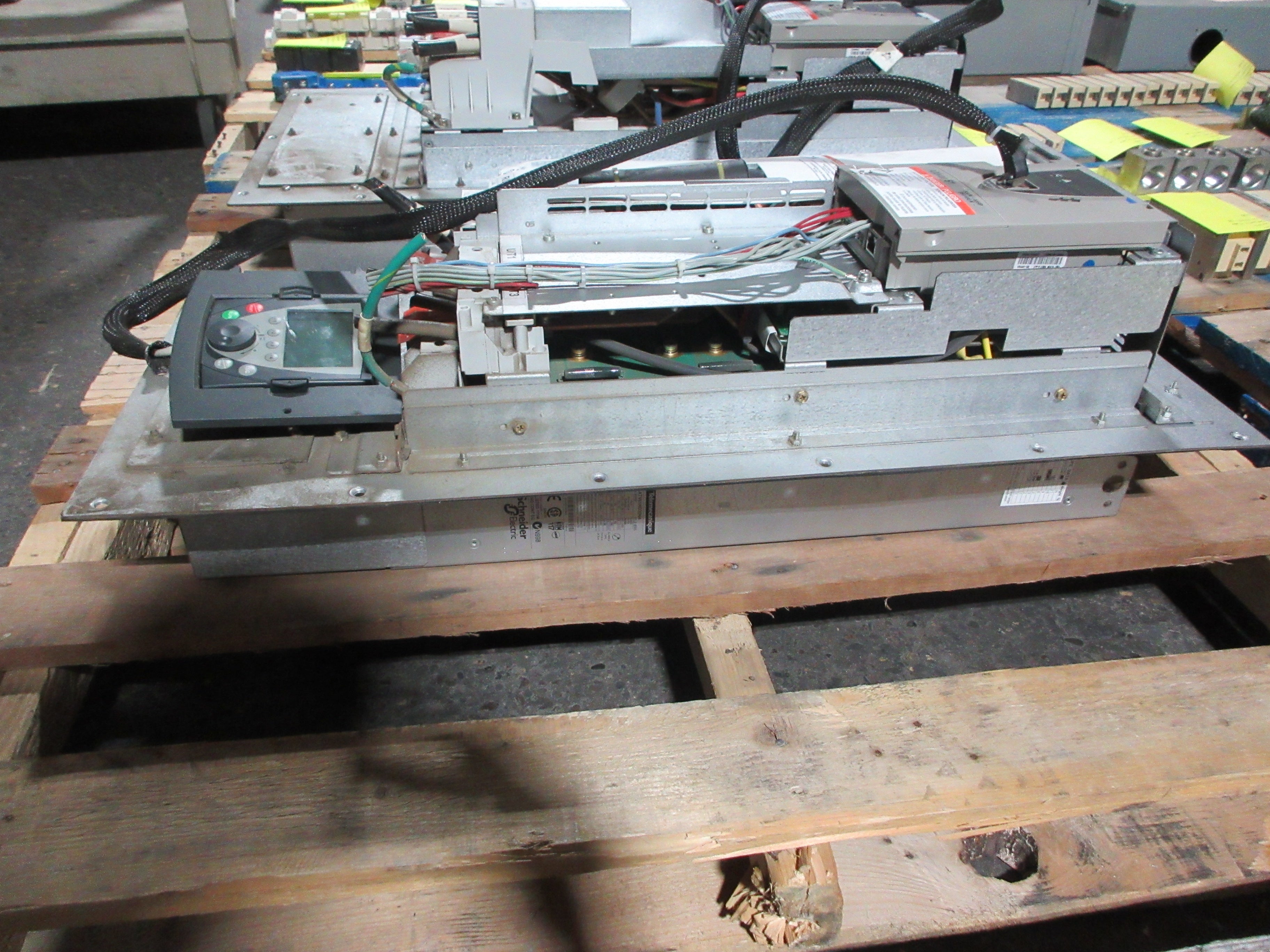 Telemecanique Altivar 61 AC Drive ATV61HD30N4 40HP Used