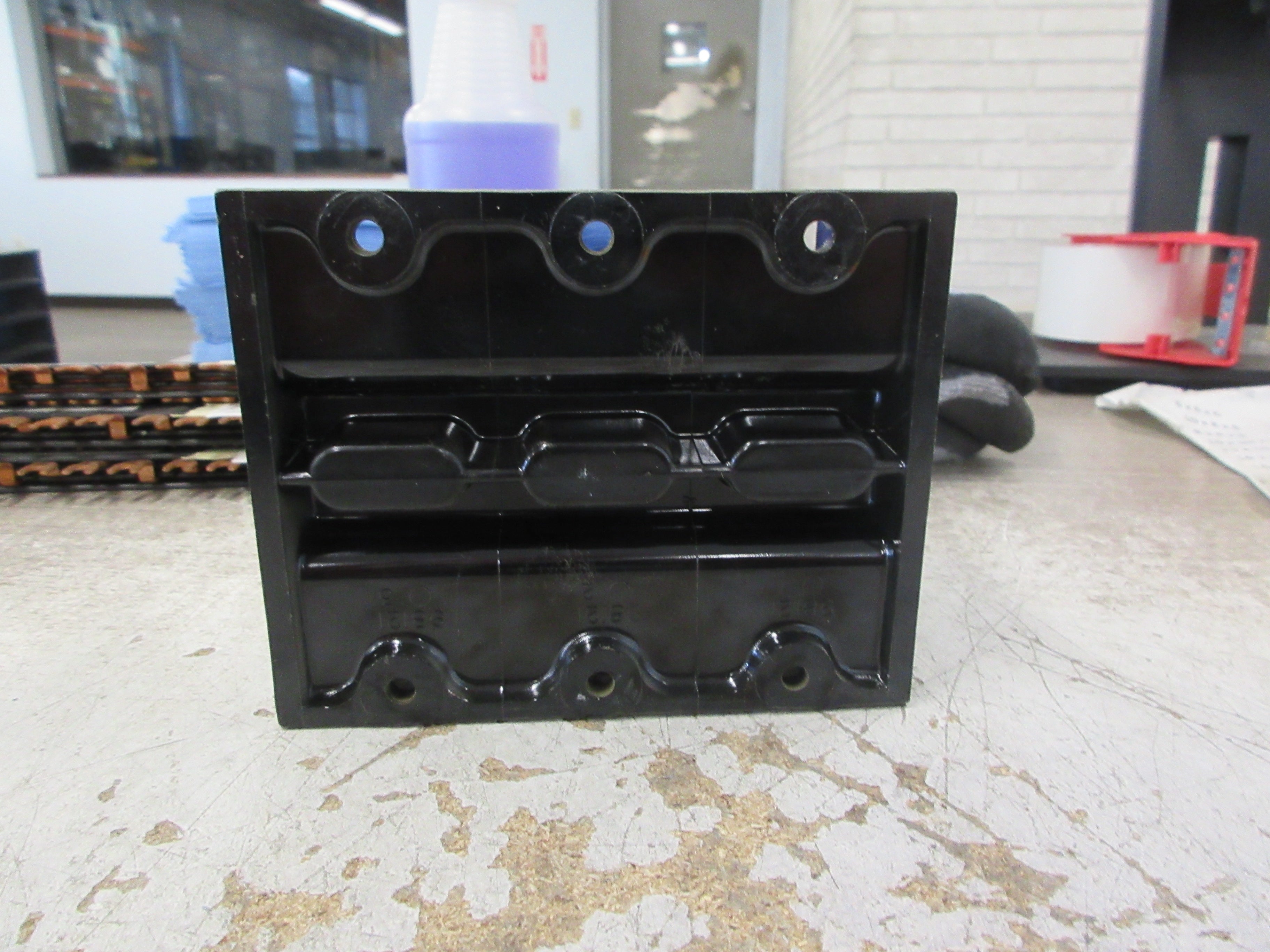 Allen-Bradley Power Distribution Block 1492-PD3163 Ser. B 335A 600V 3P Used