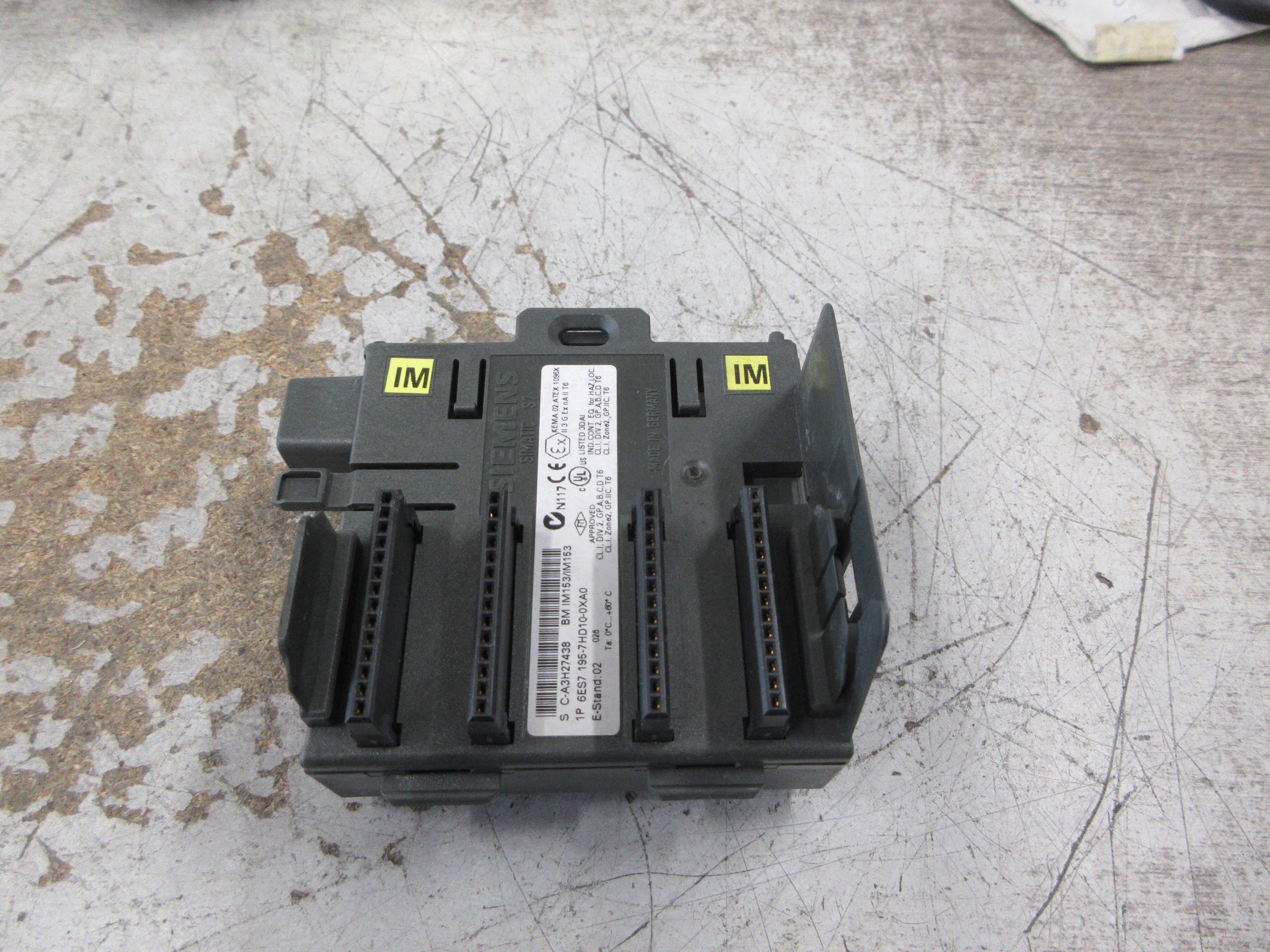 Siemens Simatic S7 Bus Module 6ES7 195-7HD10-0XA0 E-Stand: 02 Used
