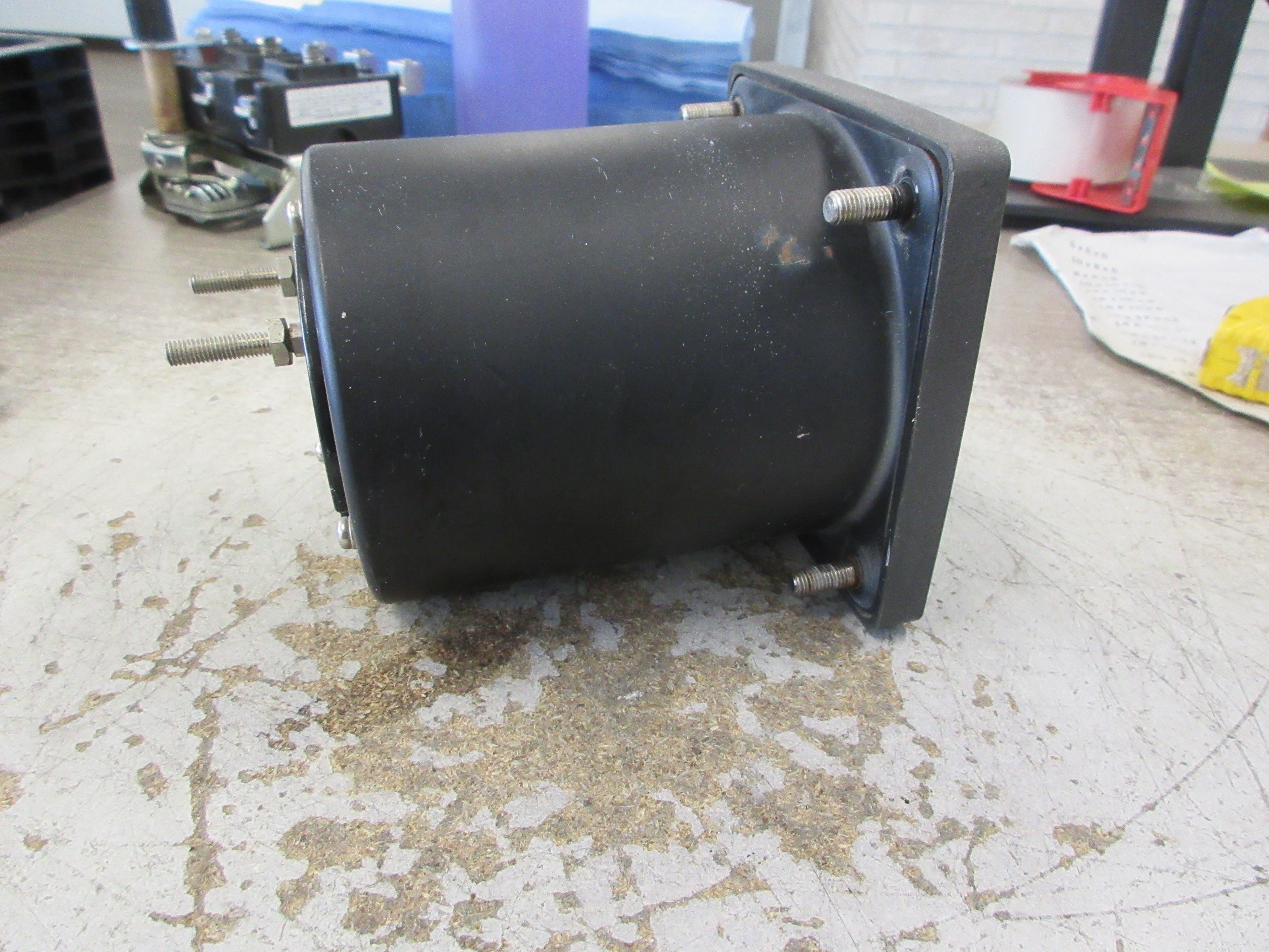 Square D AC Ammeter EAIAF Range: 0-3000A *Cracked Face* Used