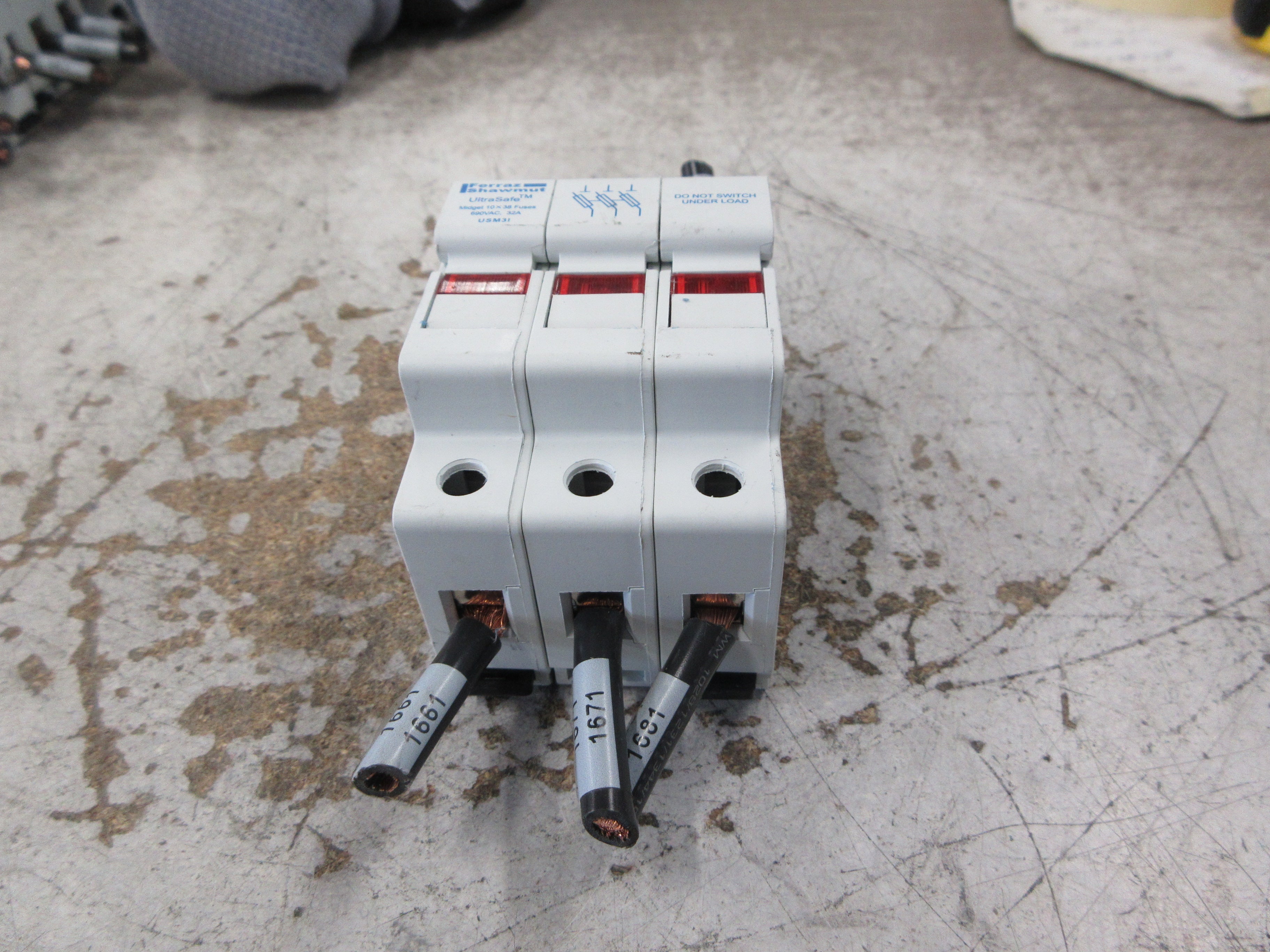 Ferraz Shawmut Ultrasafe Fuseholder USM3I 30A 600V 3P Used