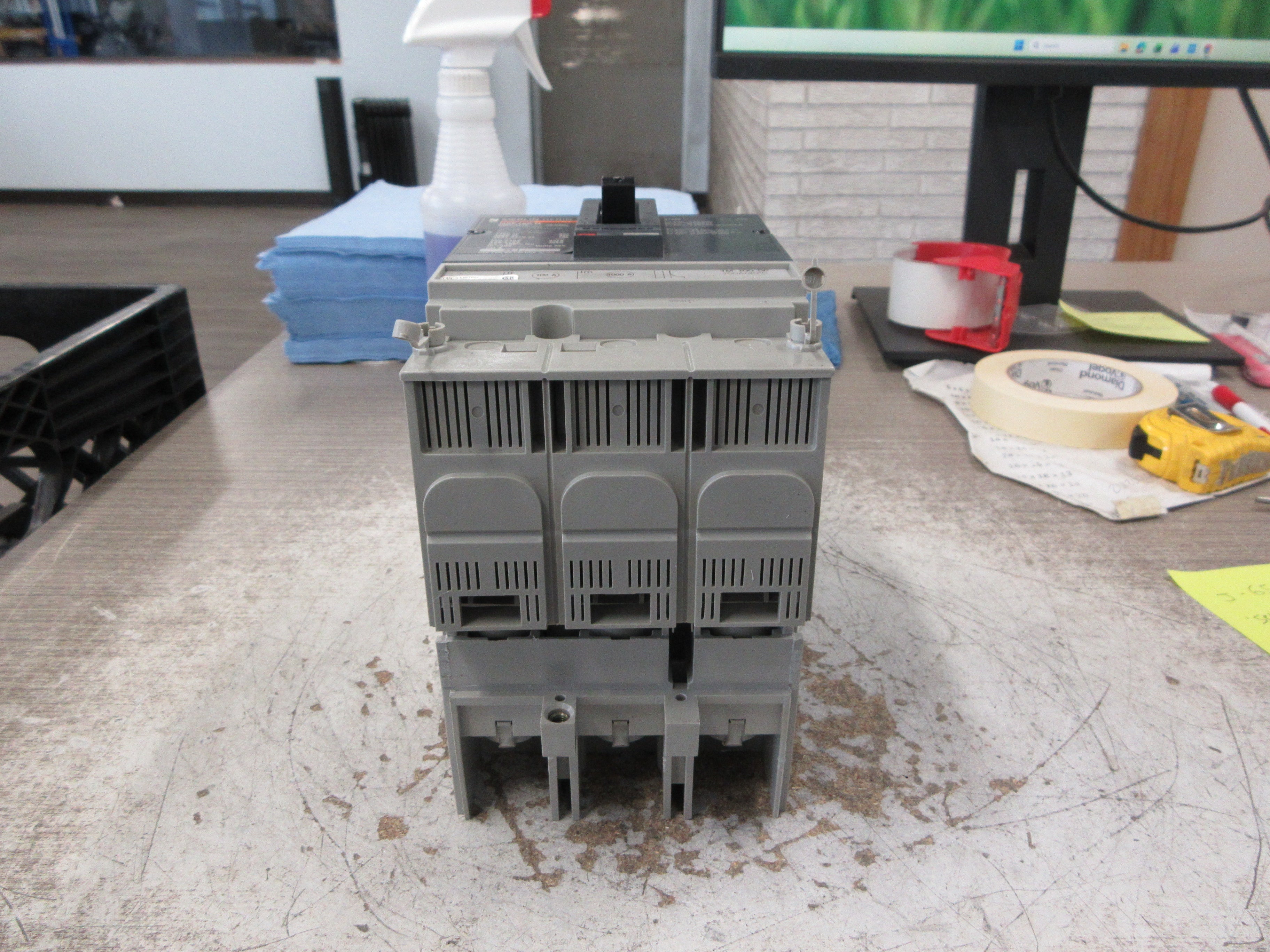 Merlin Gerin Circuit Breaker NSF150 N 70A 600V 3P W/Mounting Base Used