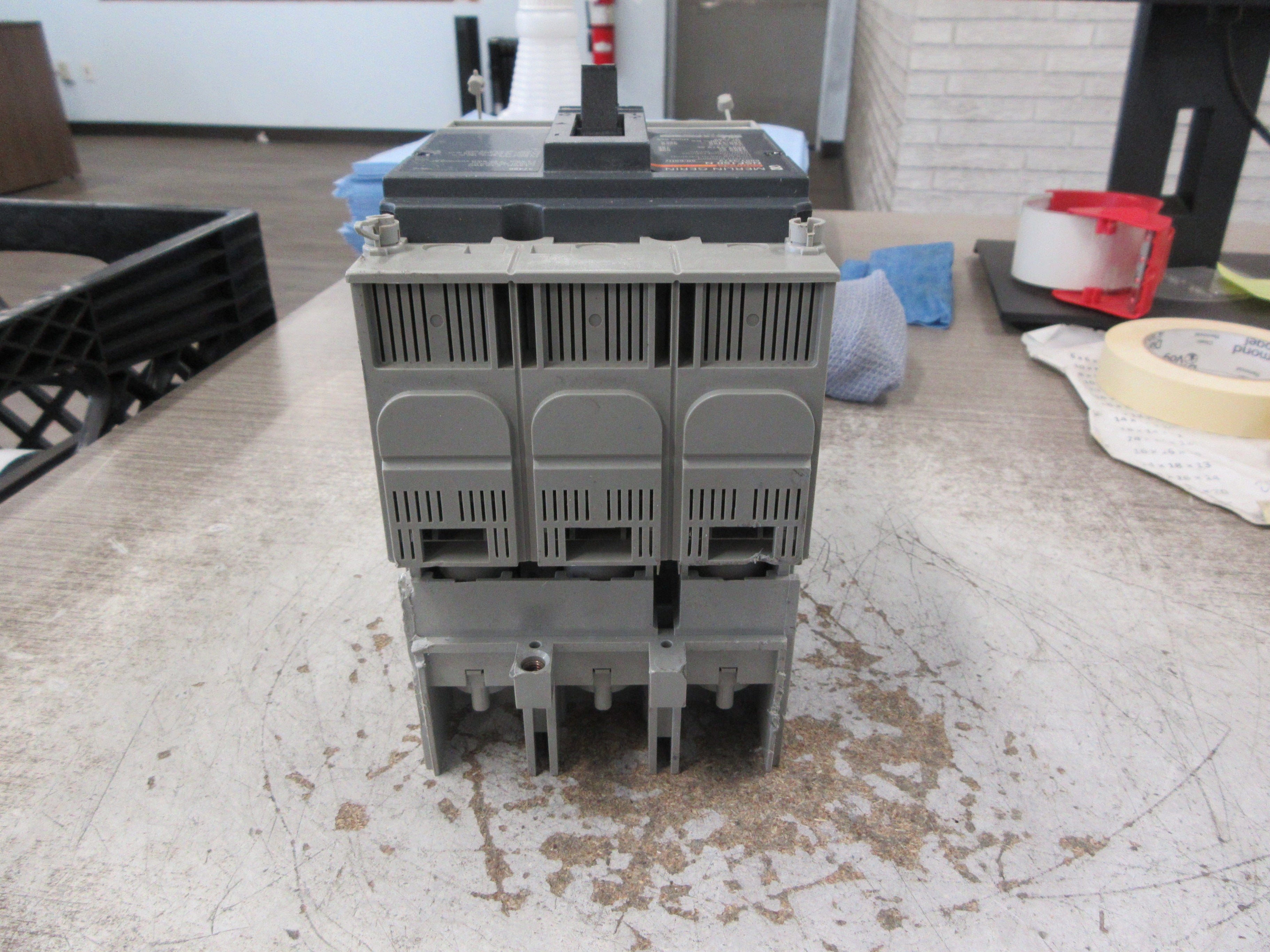 Merlin Gerin Circuit Breaker NSF150 N 70A 600V 3P W/Mounting Base Used