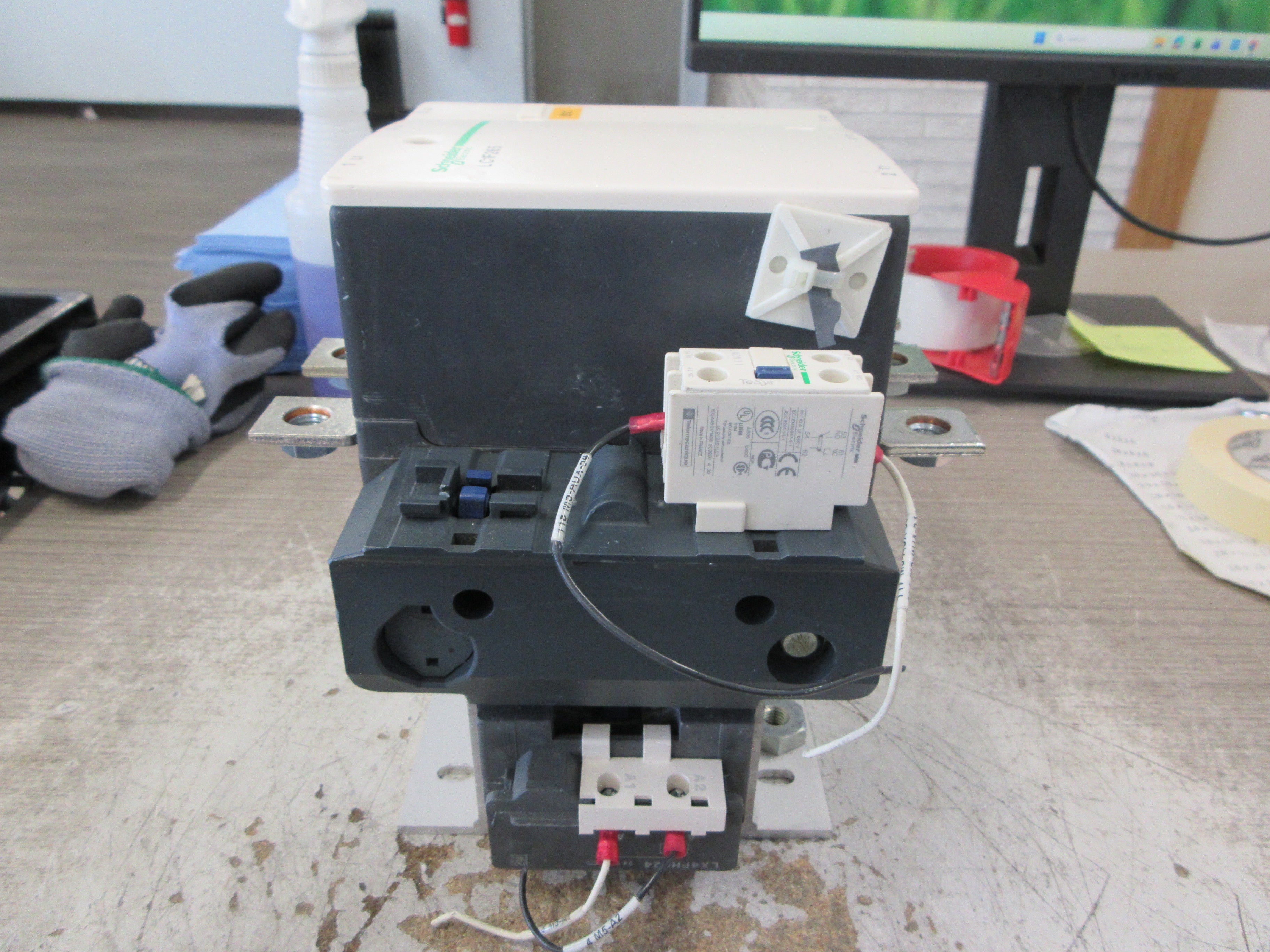 Schneider Electric Contactor LC1F265S121 24VDC Coil 285A 600V Used