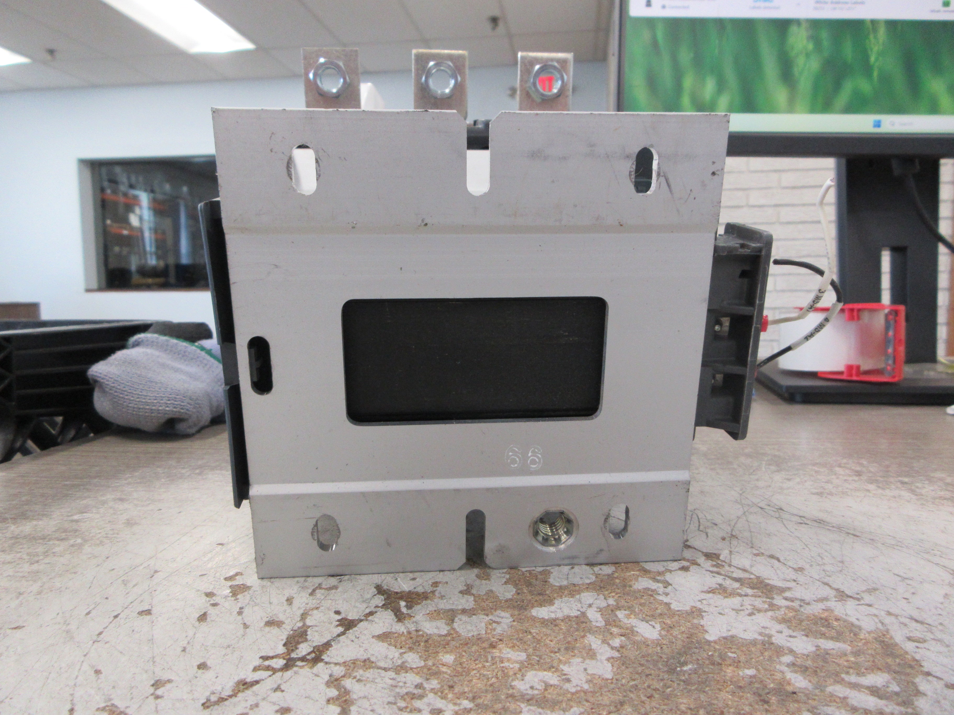 Schneider Electric Contactor LC1F265S121 24VDC Coil 285A 600V Used
